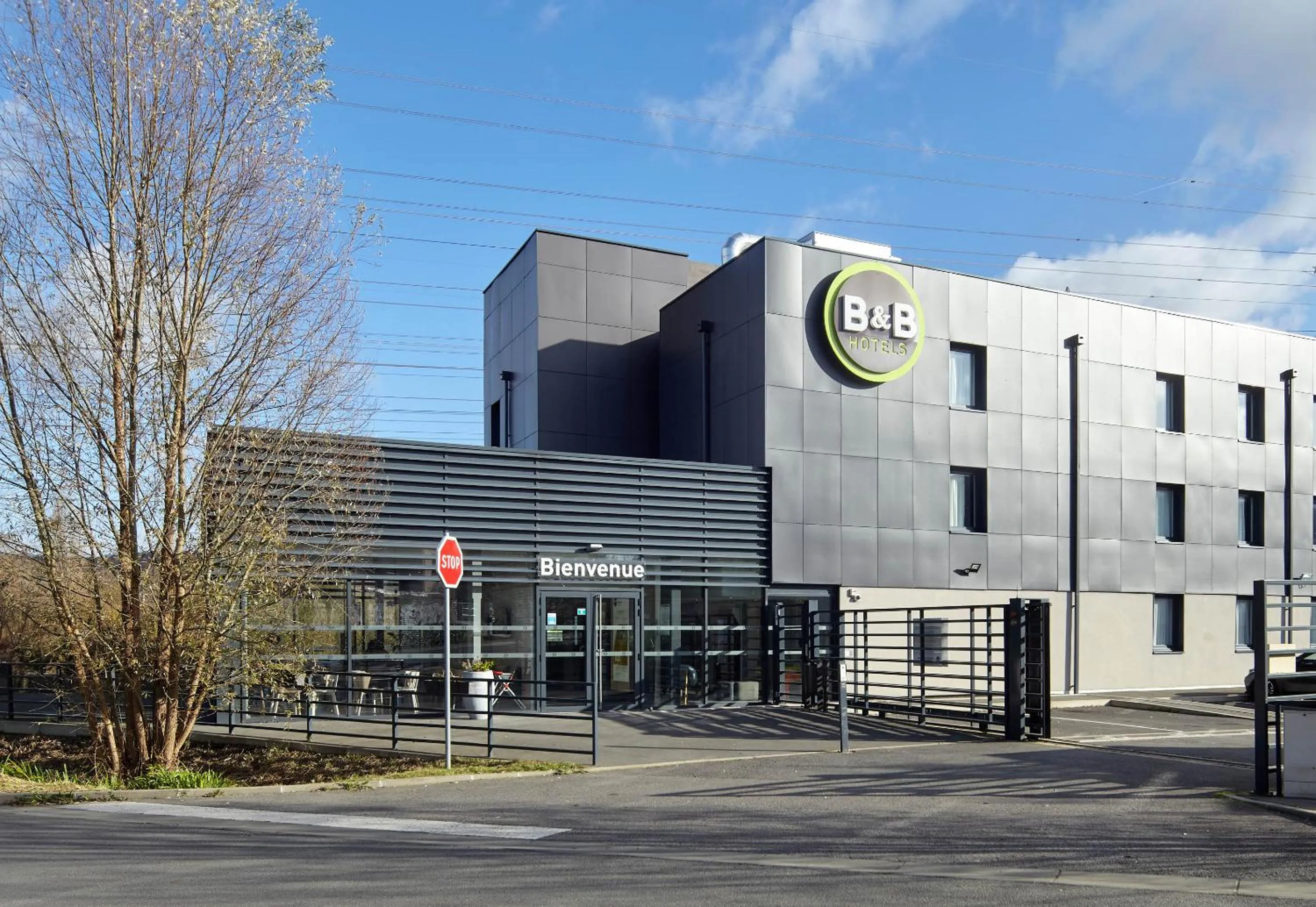 Property building in B&B HOTEL Igny Palaiseau