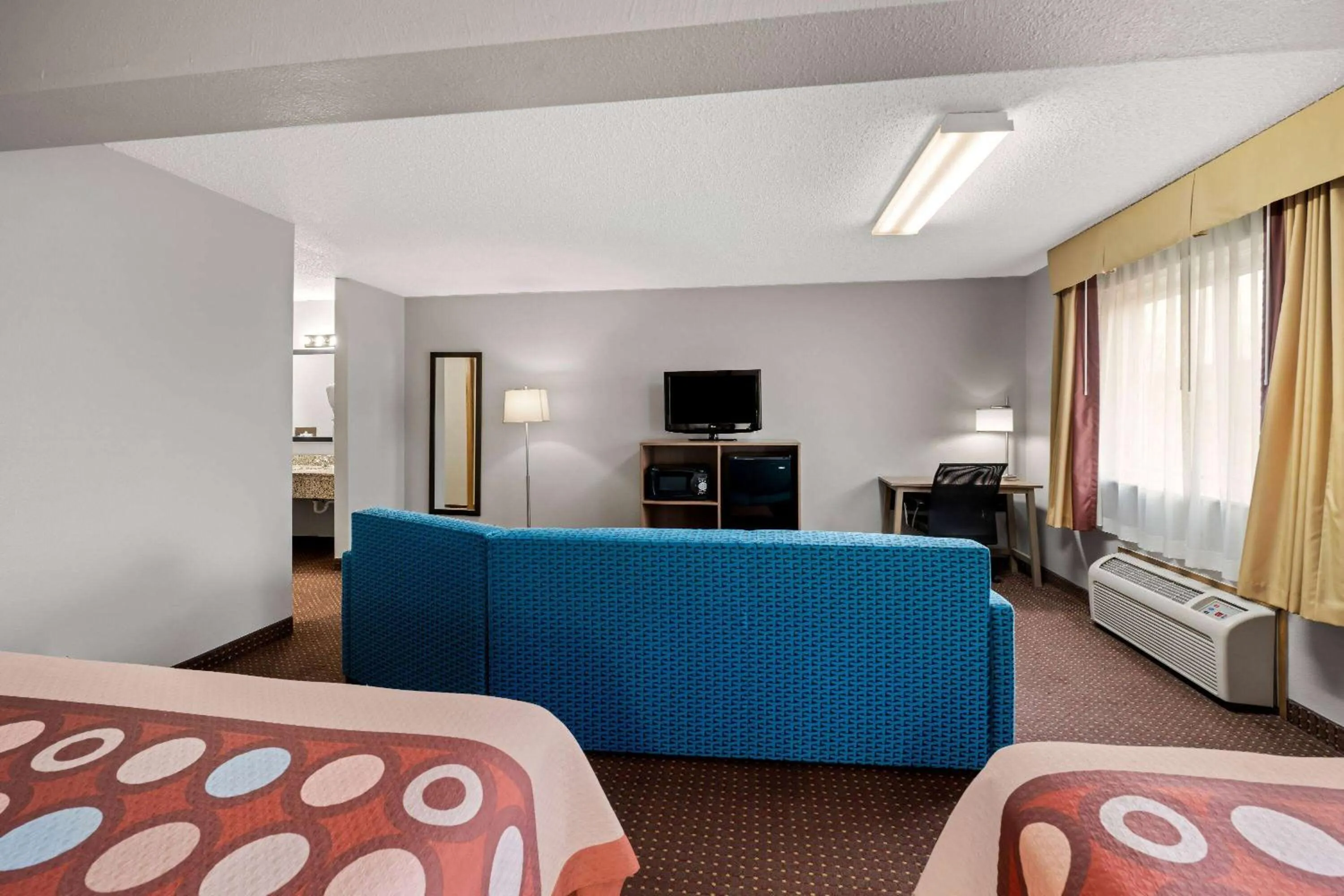 Photo of the whole room, Bed in Super 8 by Wyndham Waverly