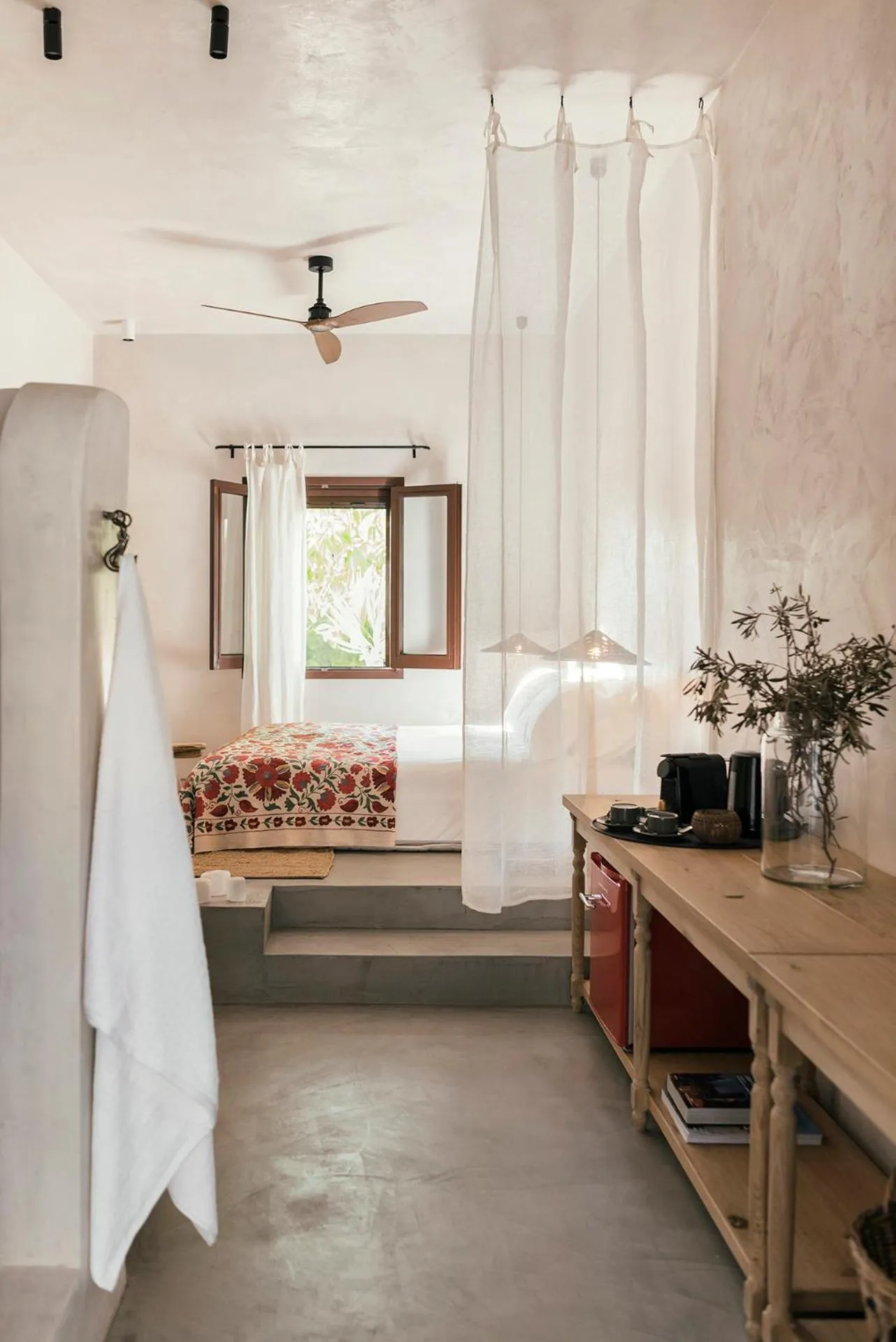 Shower, Bed in Casita Casita Lindos - Adults Only