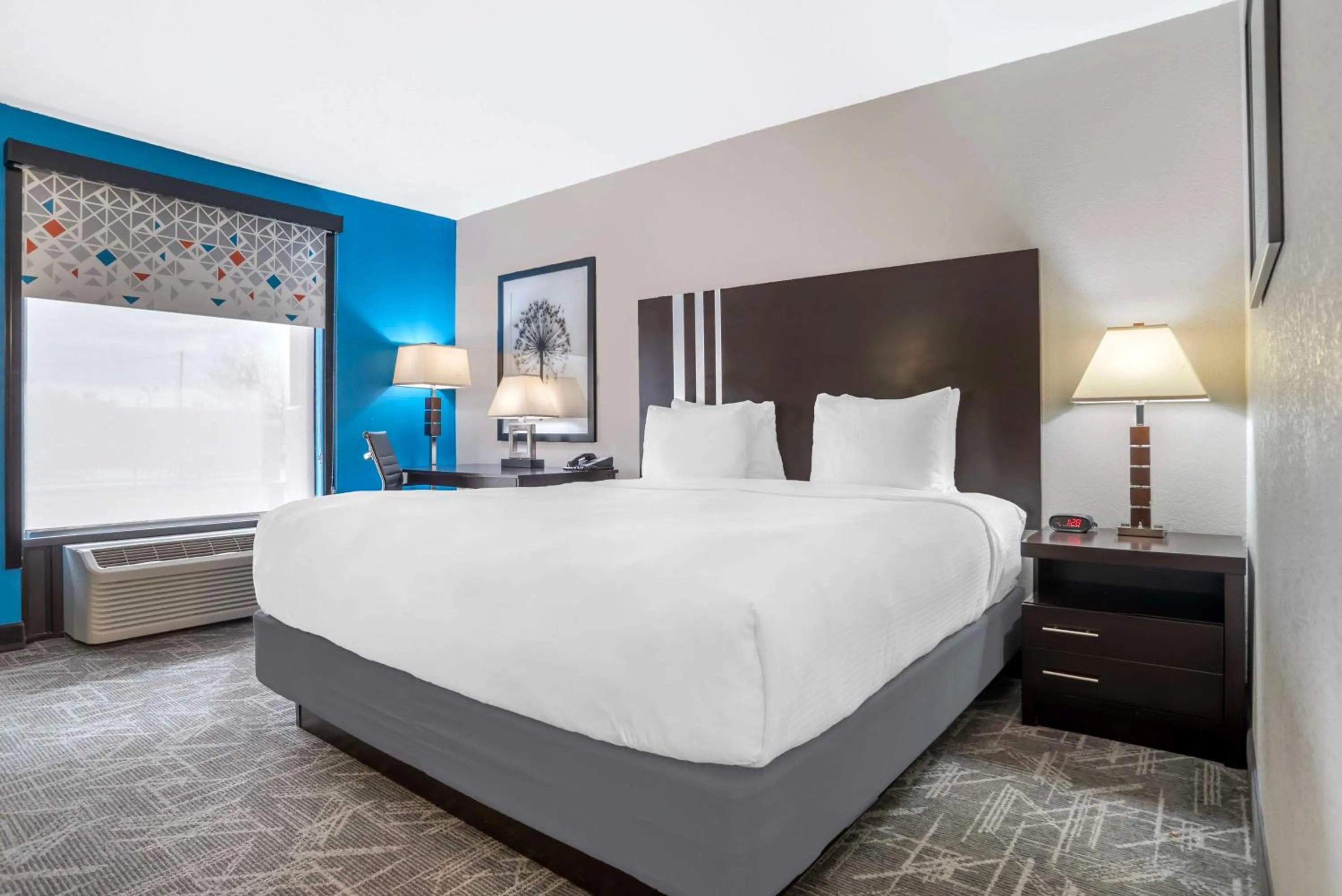 Bedroom, Bed in Best Western Andalusia Inn