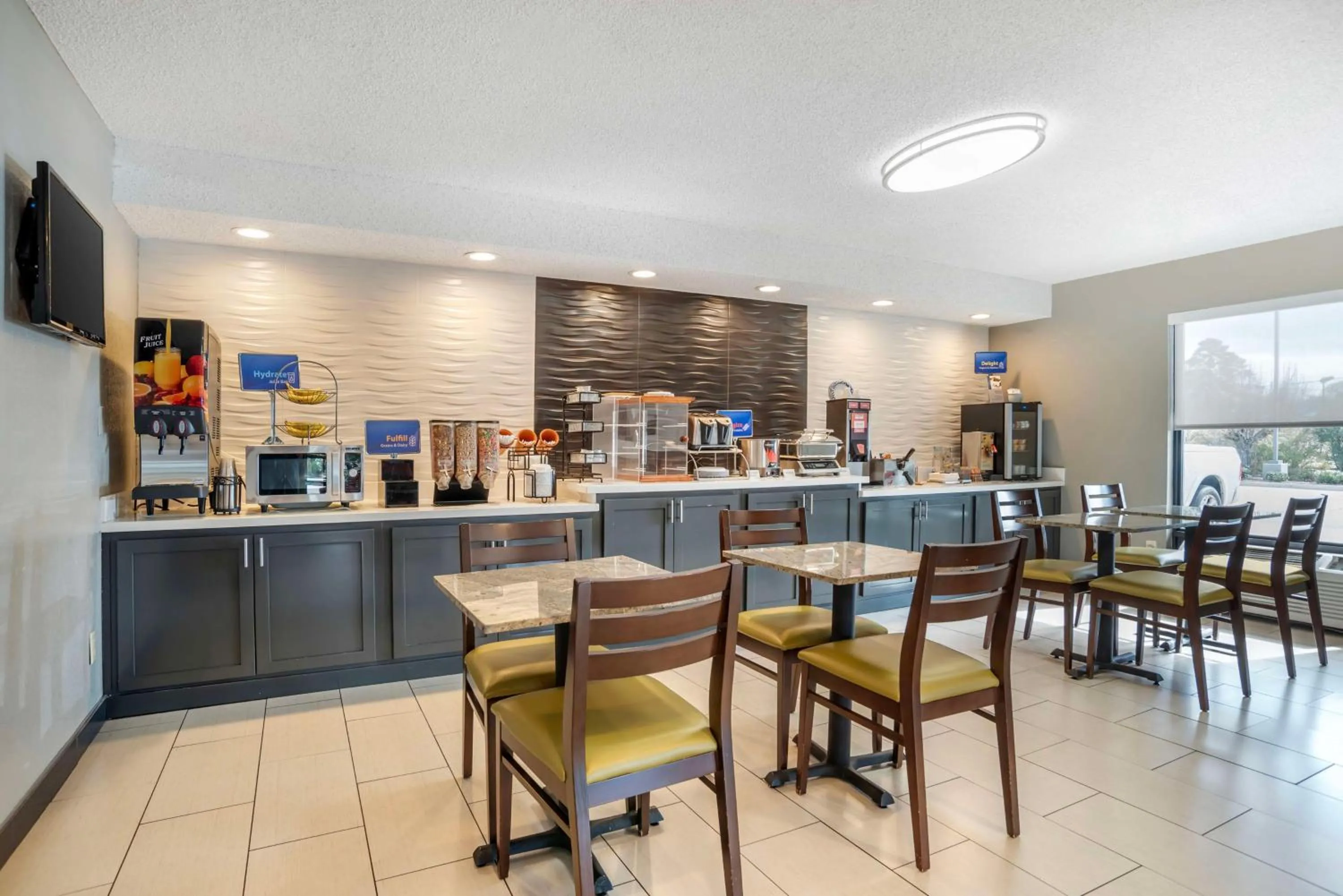 Breakfast in Best Western Andalusia Inn