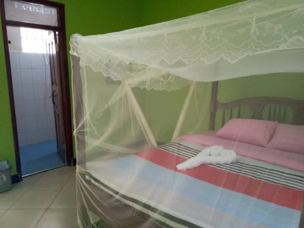 Bedroom, Bed in Sipi Traveller's Lodge