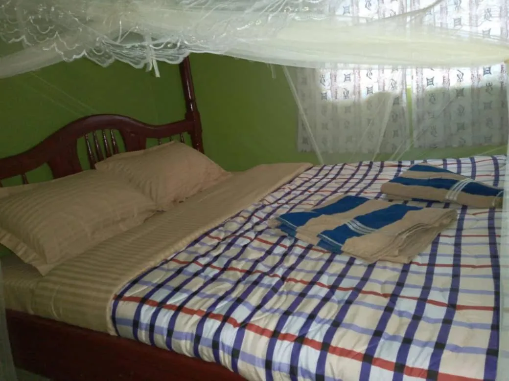 Bedroom, Bed in Sipi Traveller's Lodge