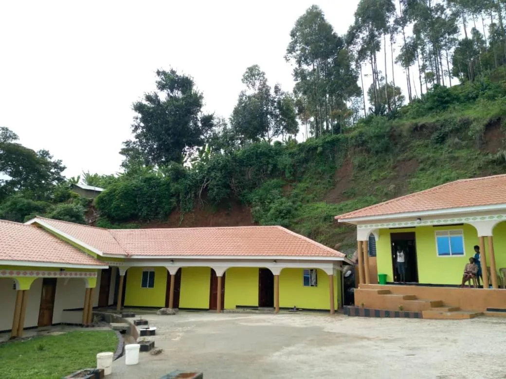 Property building in Sipi Traveller's Lodge