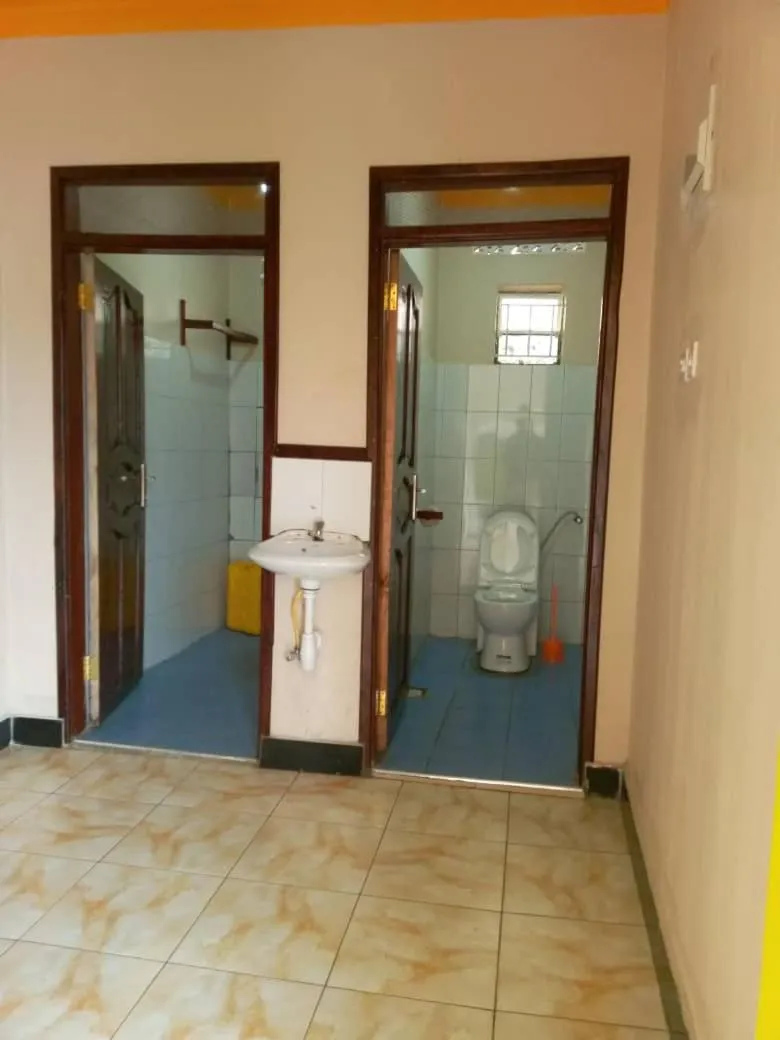 Bathroom in Sipi Traveller's Lodge