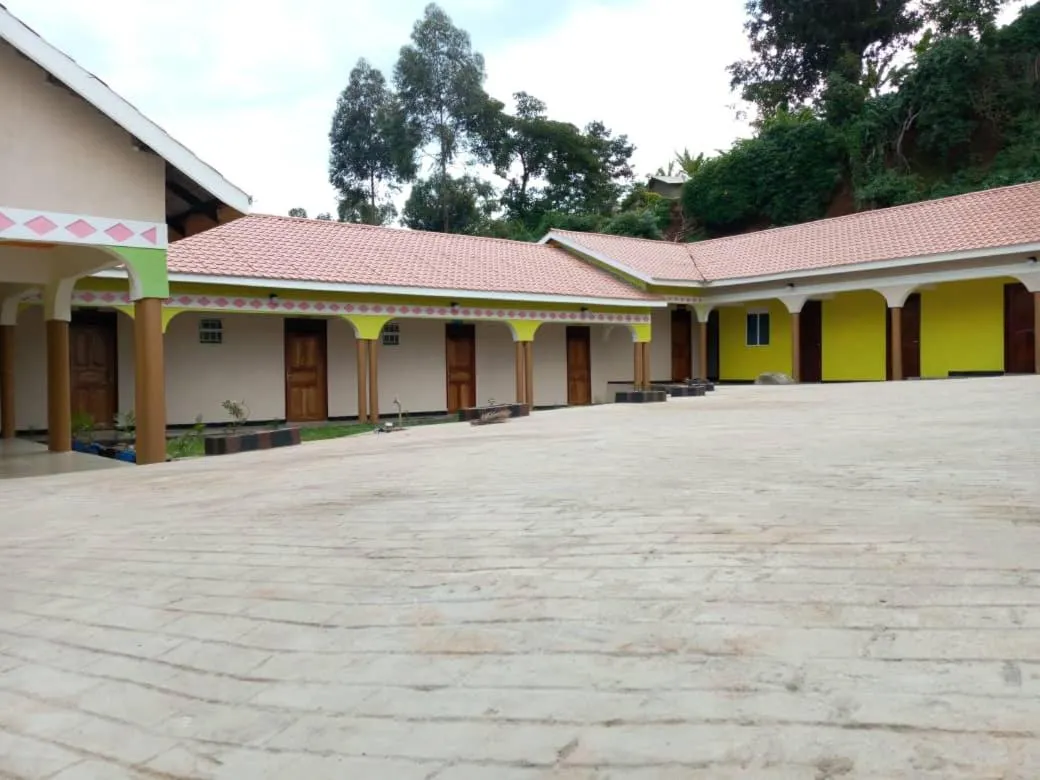 Property building in Sipi Traveller's Lodge