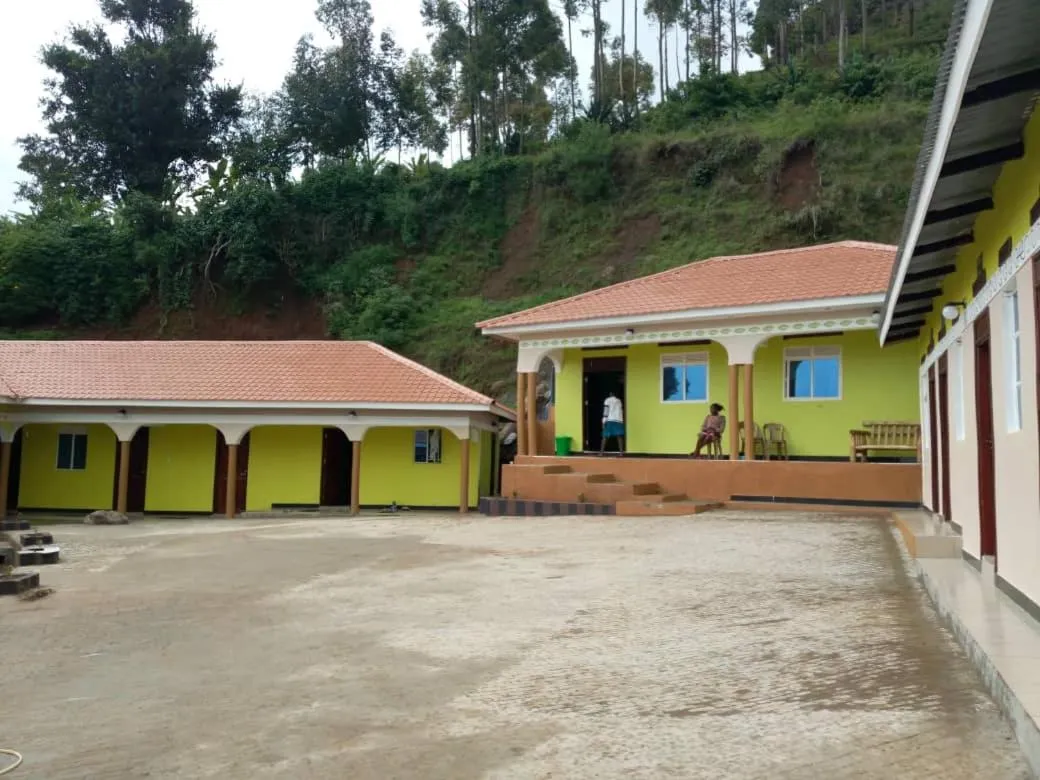 Property building in Sipi Traveller's Lodge