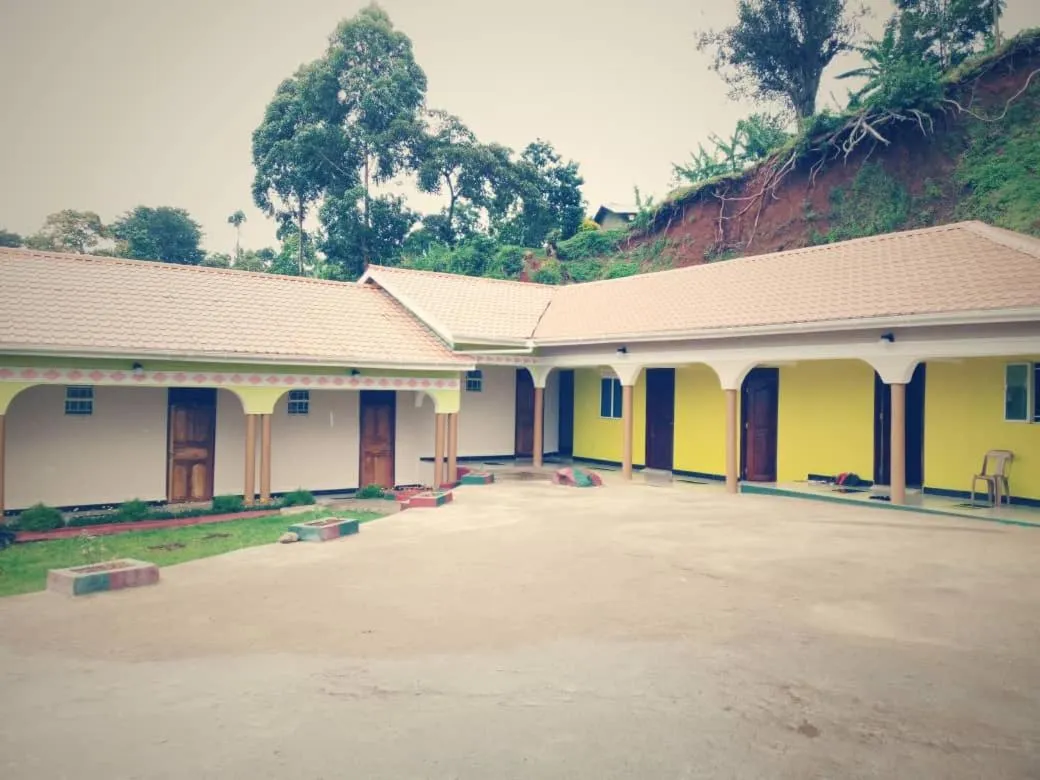 Property building in Sipi Traveller's Lodge