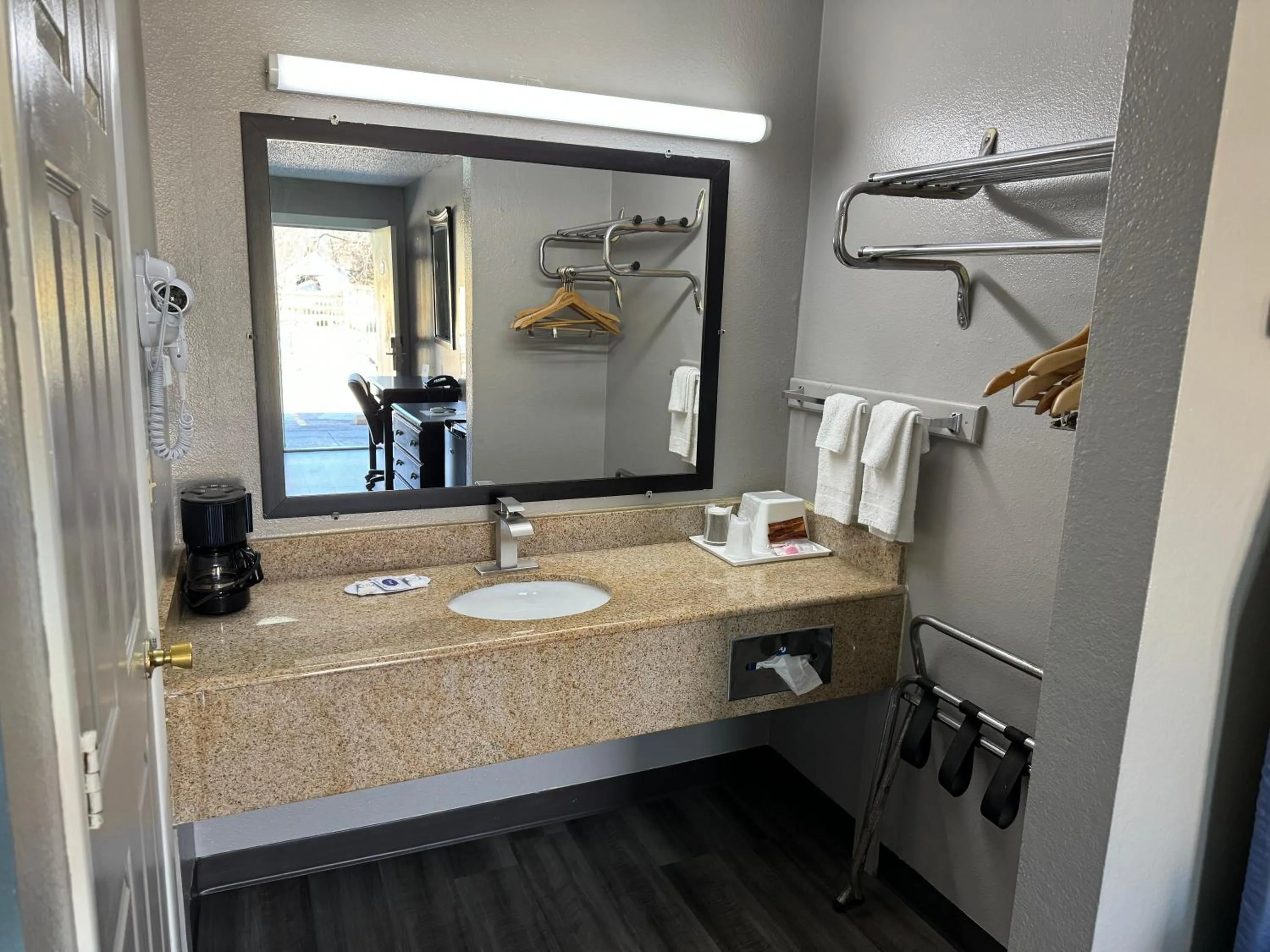 Bathroom in Kansas Inn