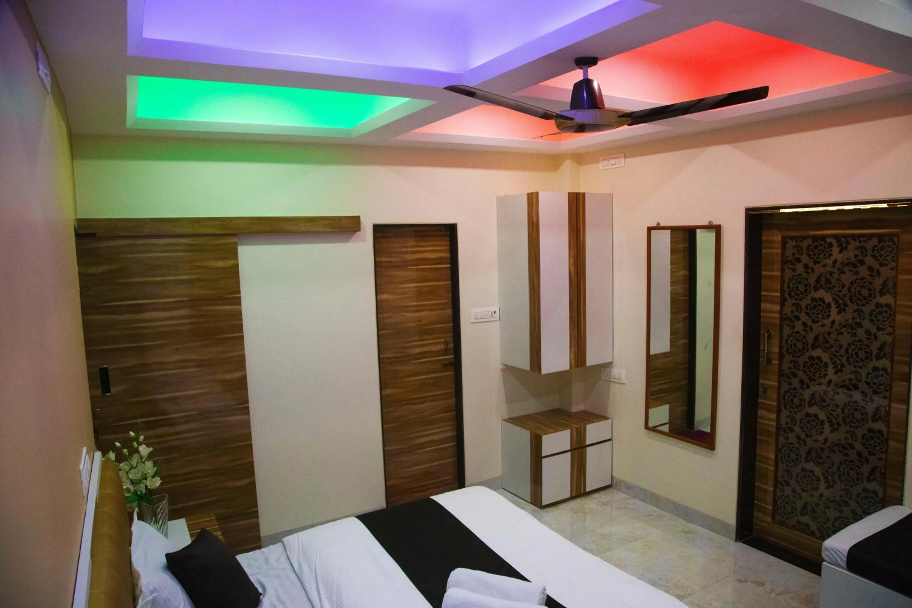 Photo of the whole room, Bed in AL Shifa Residency