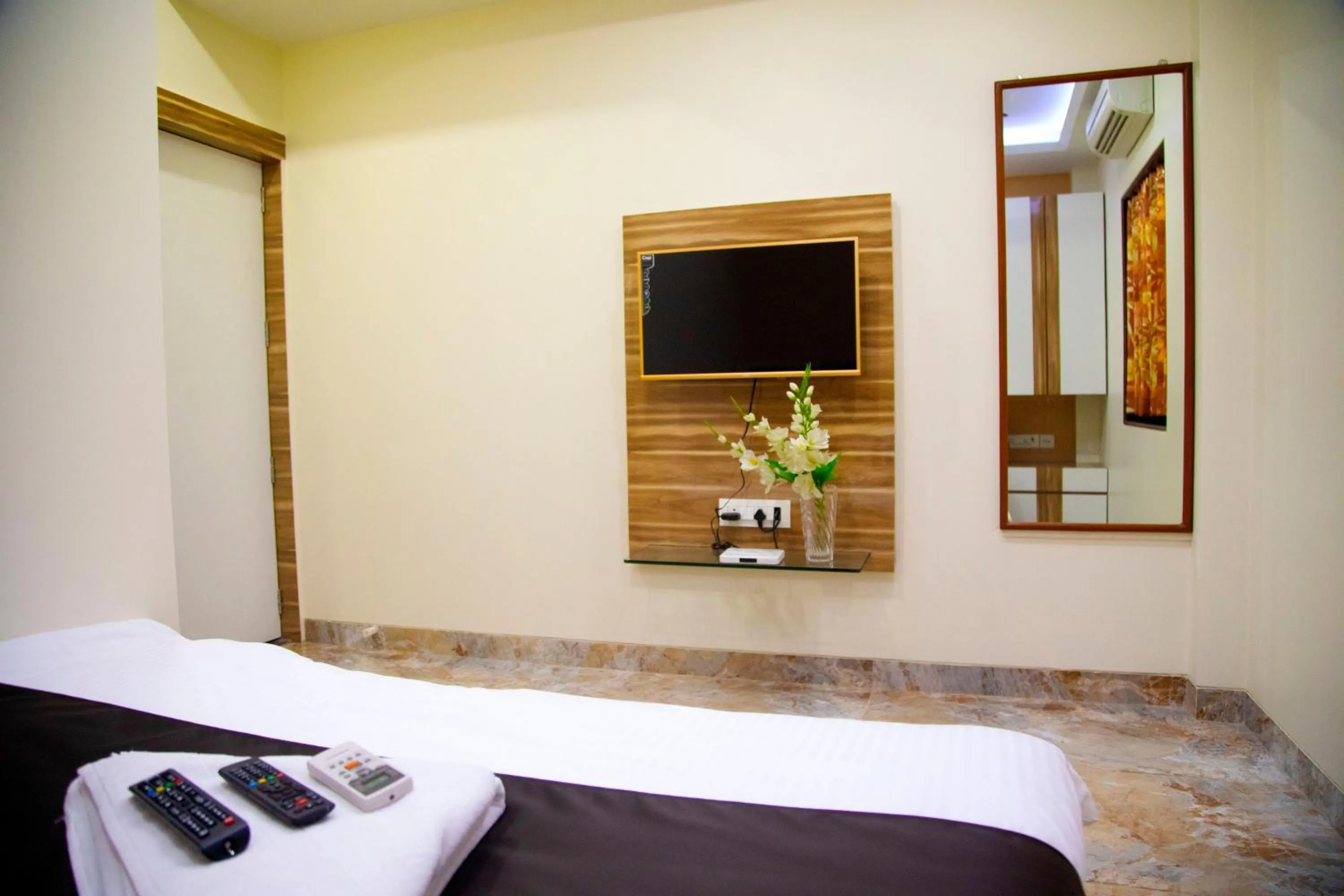 Photo of the whole room, Bed in AL Shifa Residency