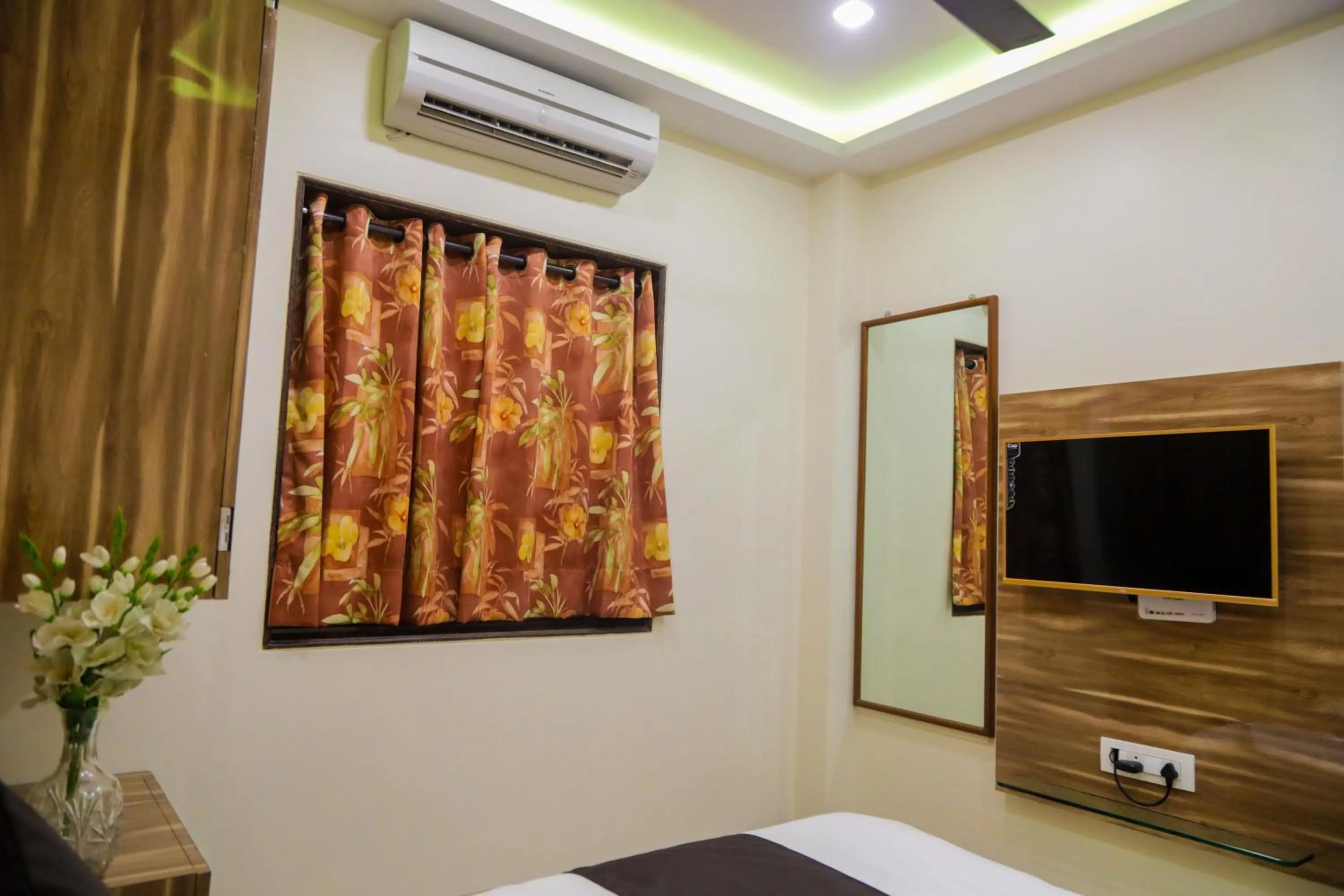 Photo of the whole room, Bed in AL Shifa Residency