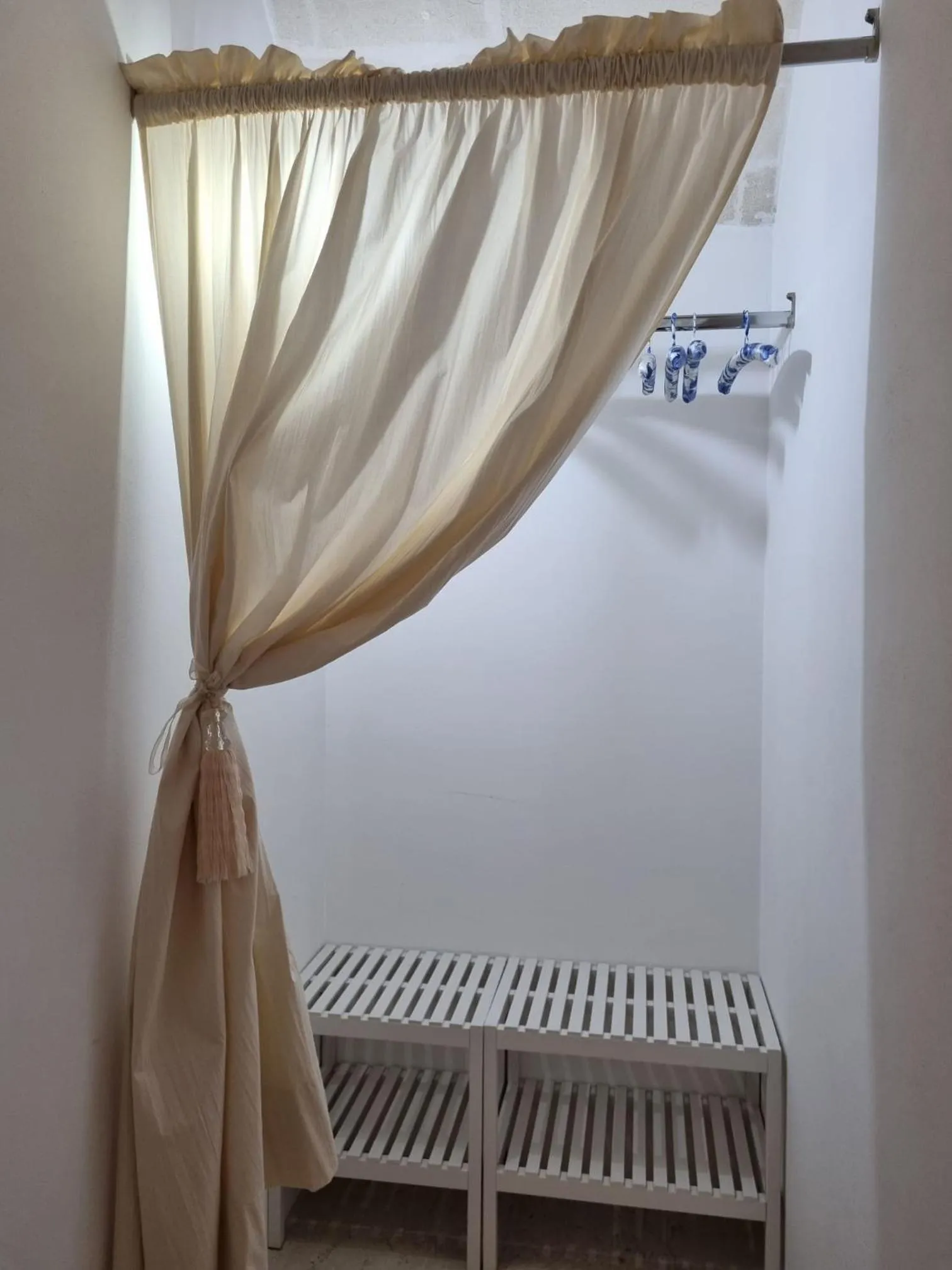 locker, Bed in Trulli Di Spinaruta