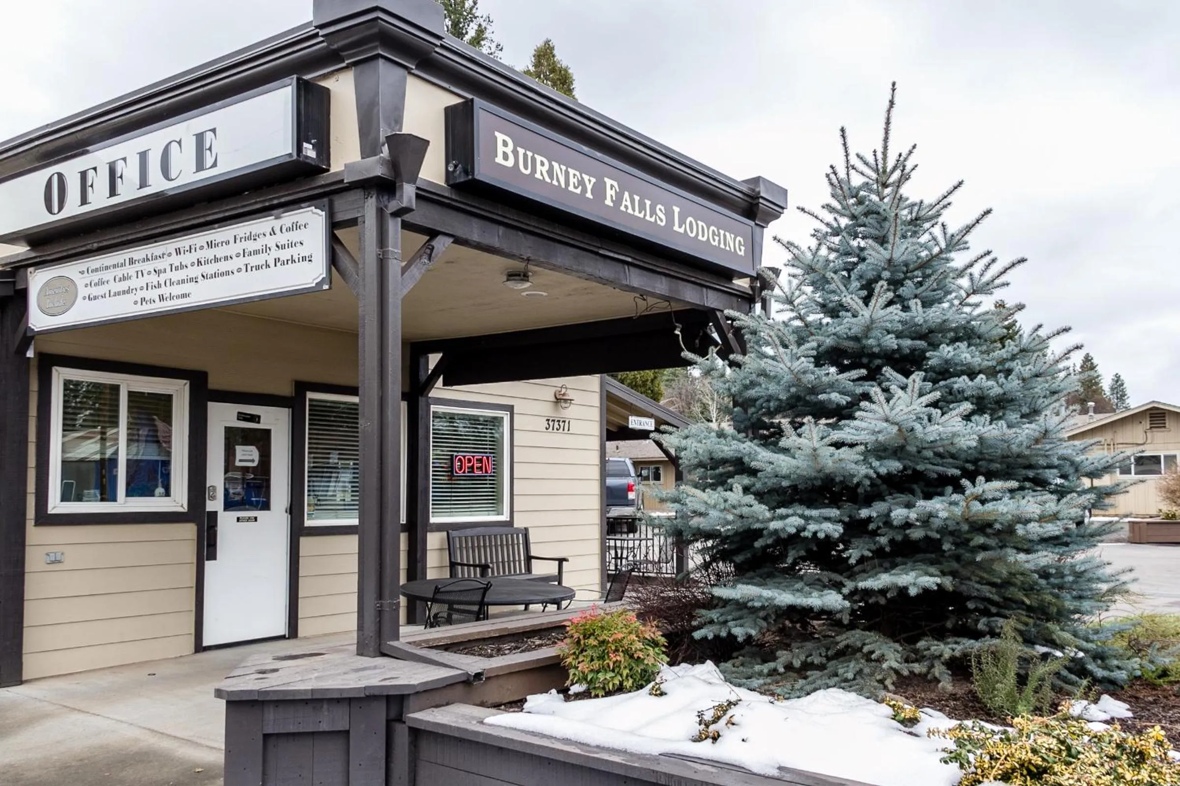 Property building in Charm Motel & Suites