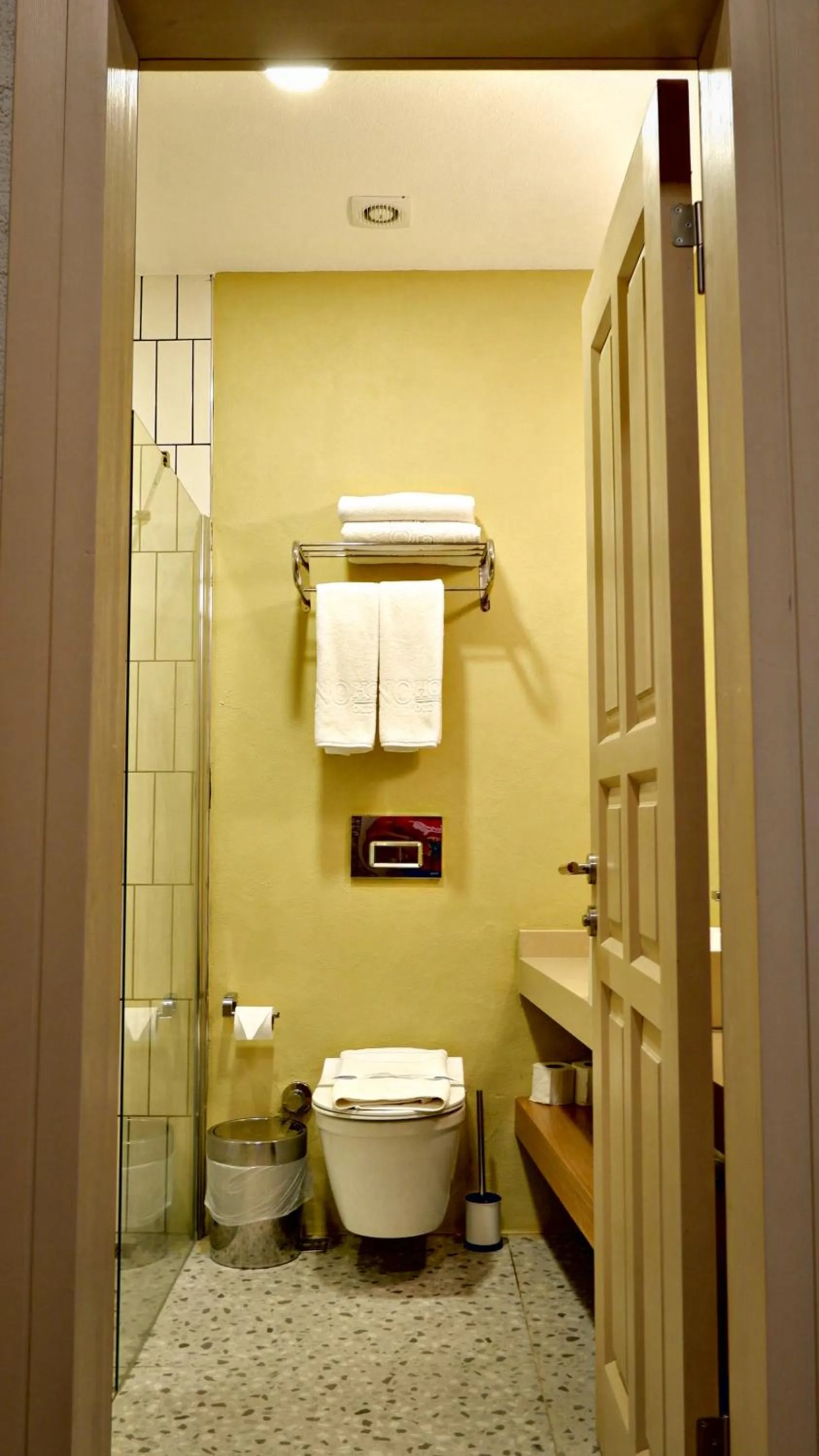 Toilet in Bono Hotel Old Town