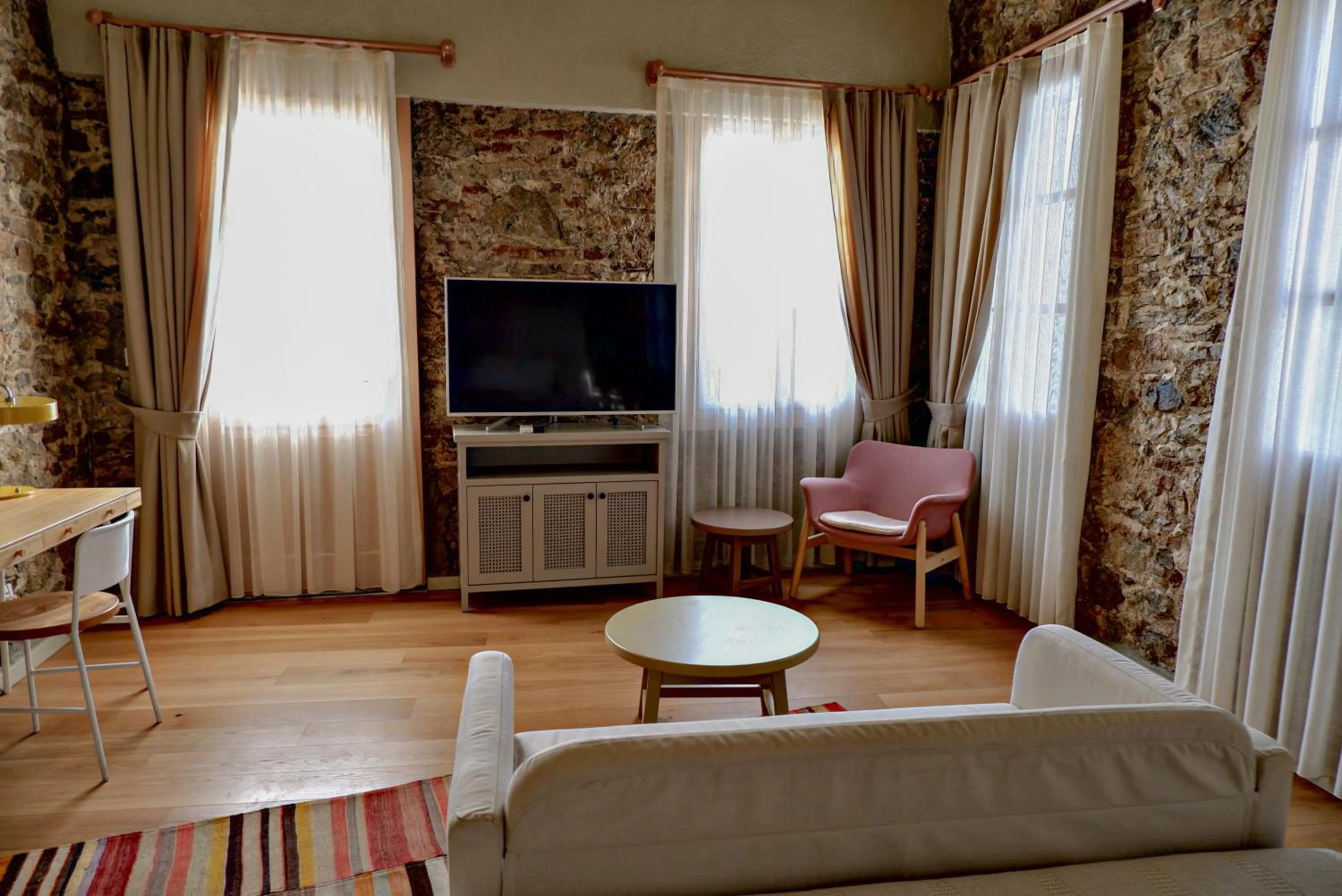 TV and multimedia in Bono Hotel Old Town