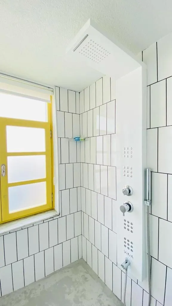 Shower in Bono Hotel Old Town