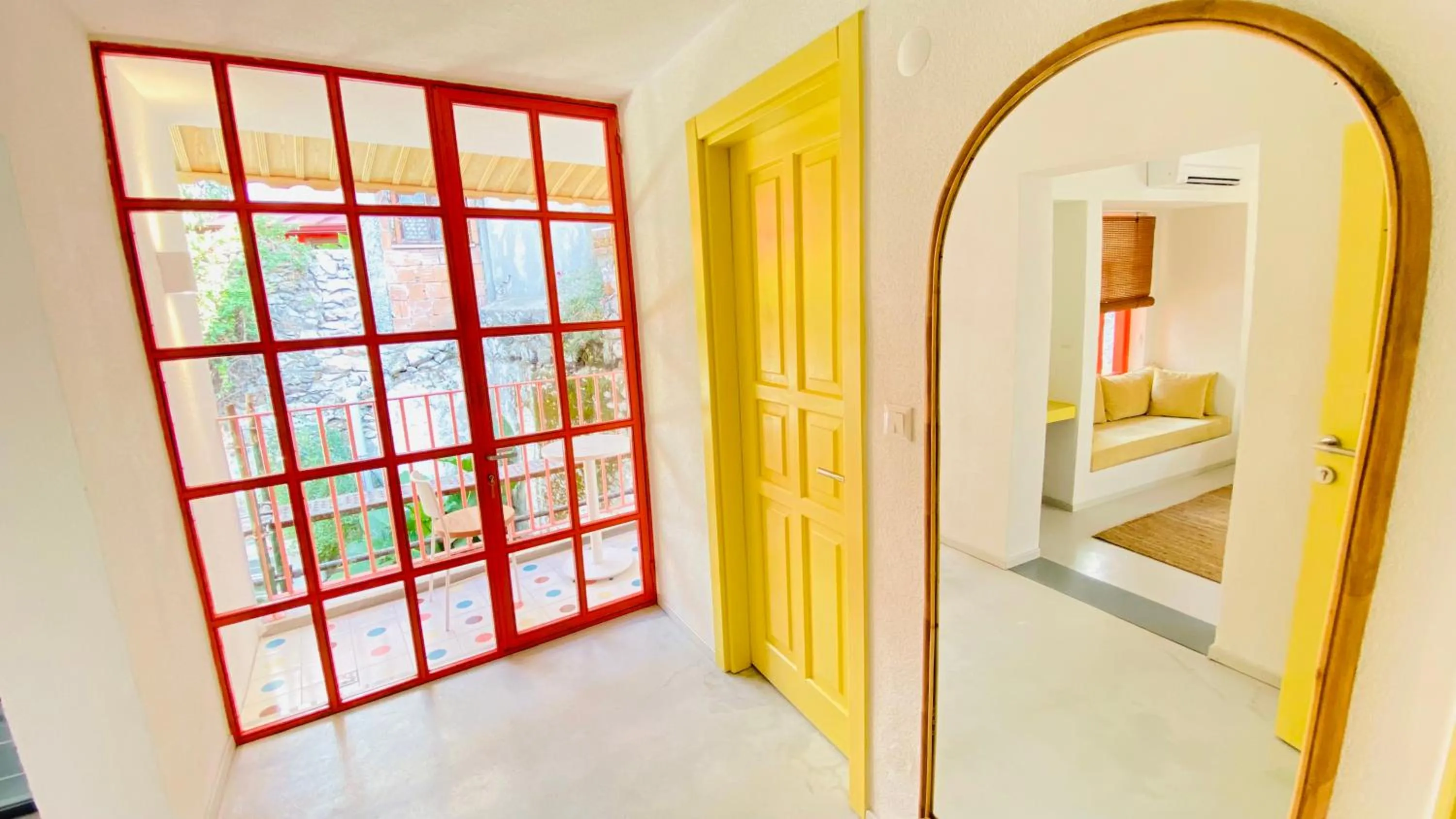 Balcony/Terrace, Bed in Bono Hotel Old Town