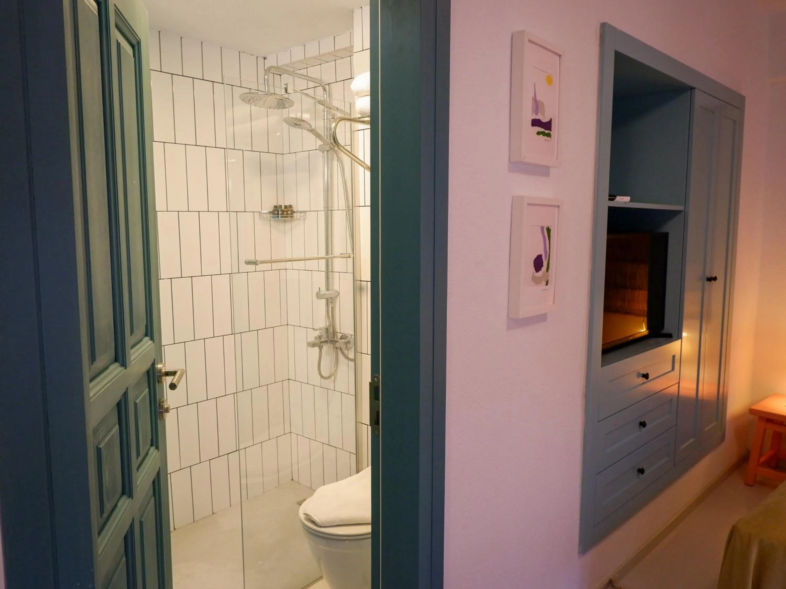 Shower in Bono Hotel Old Town