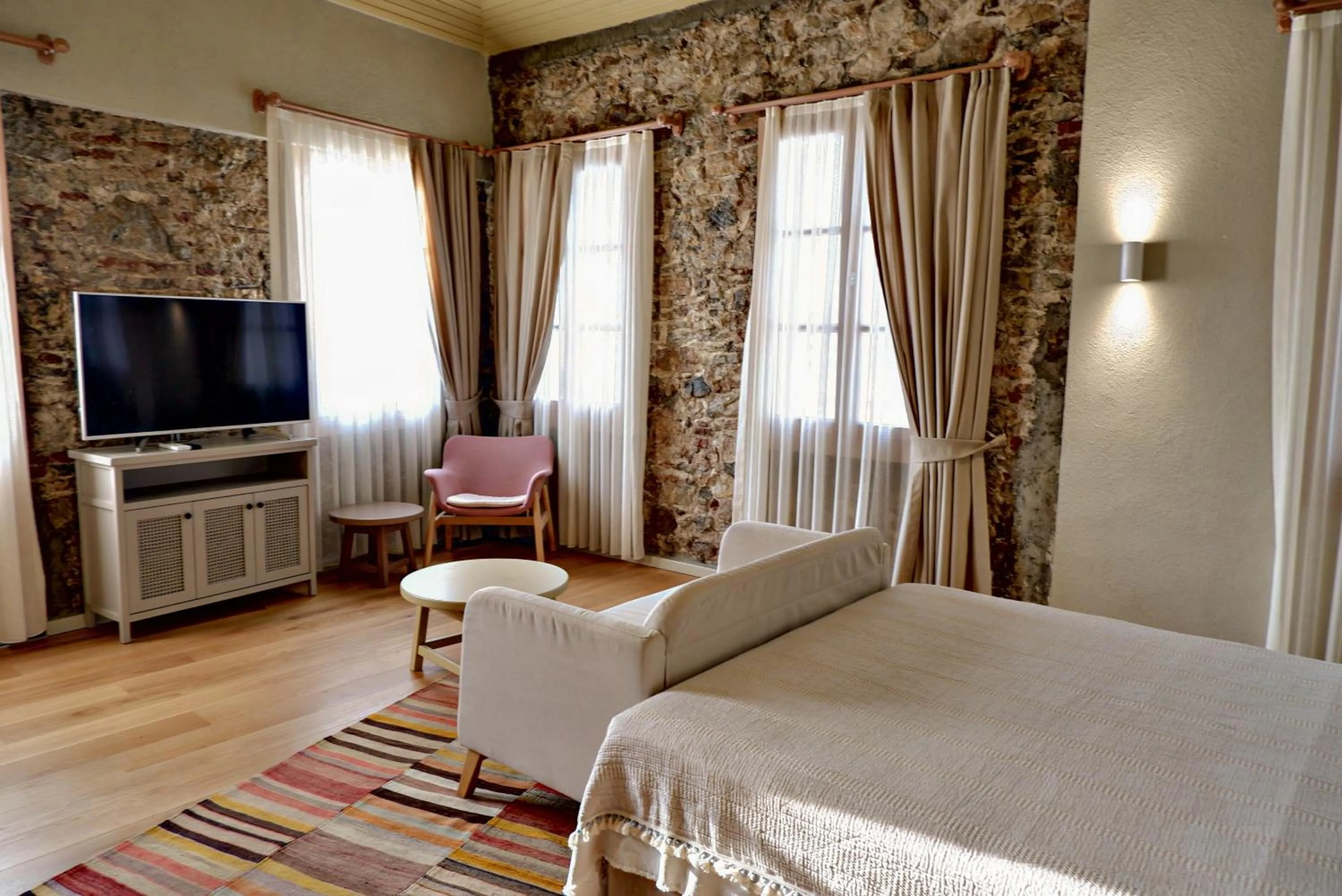 TV and multimedia, Bed in Bono Hotel Old Town