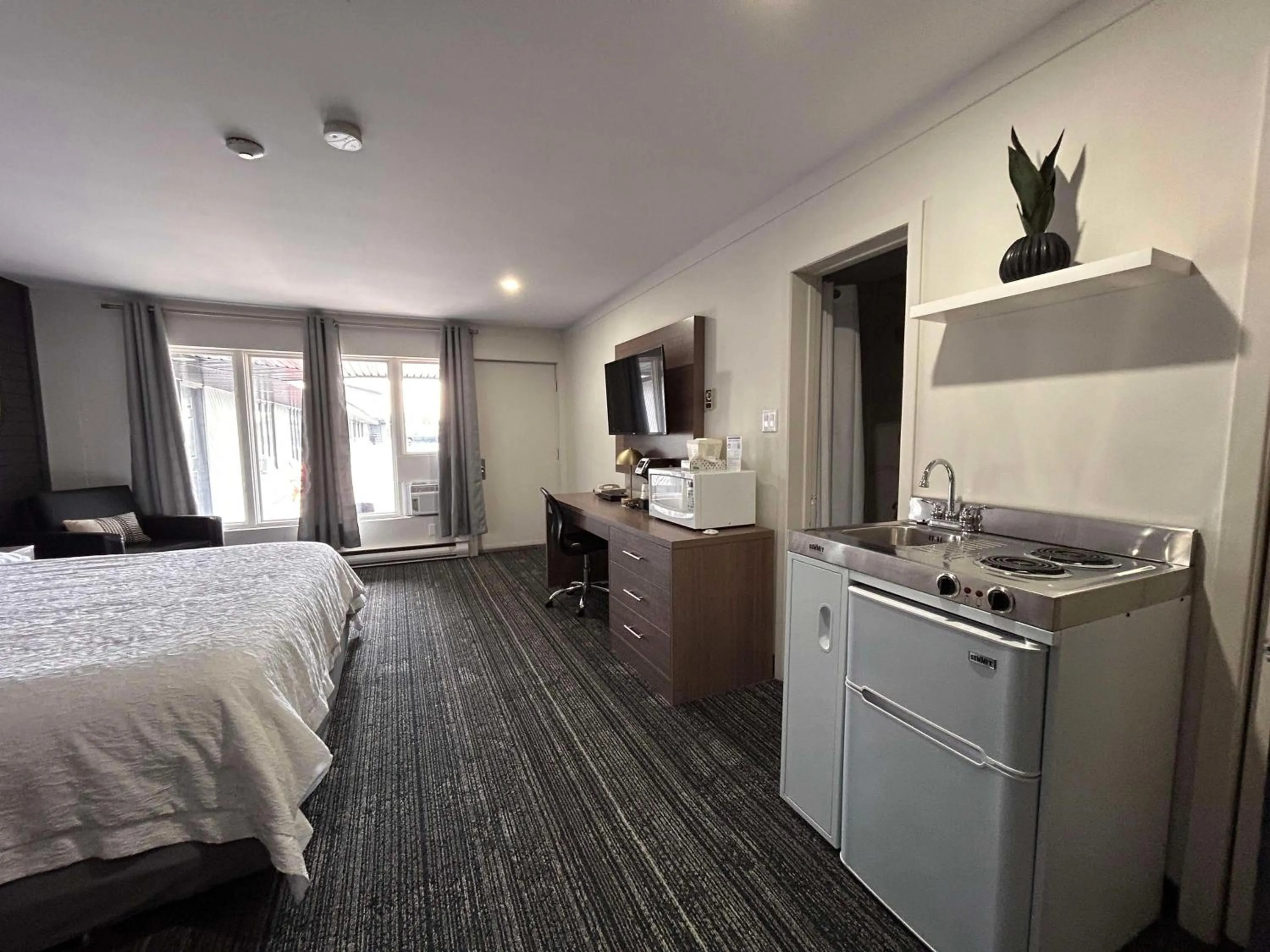 Bedroom, Bed in SureStay by Best Western Kapuskasing