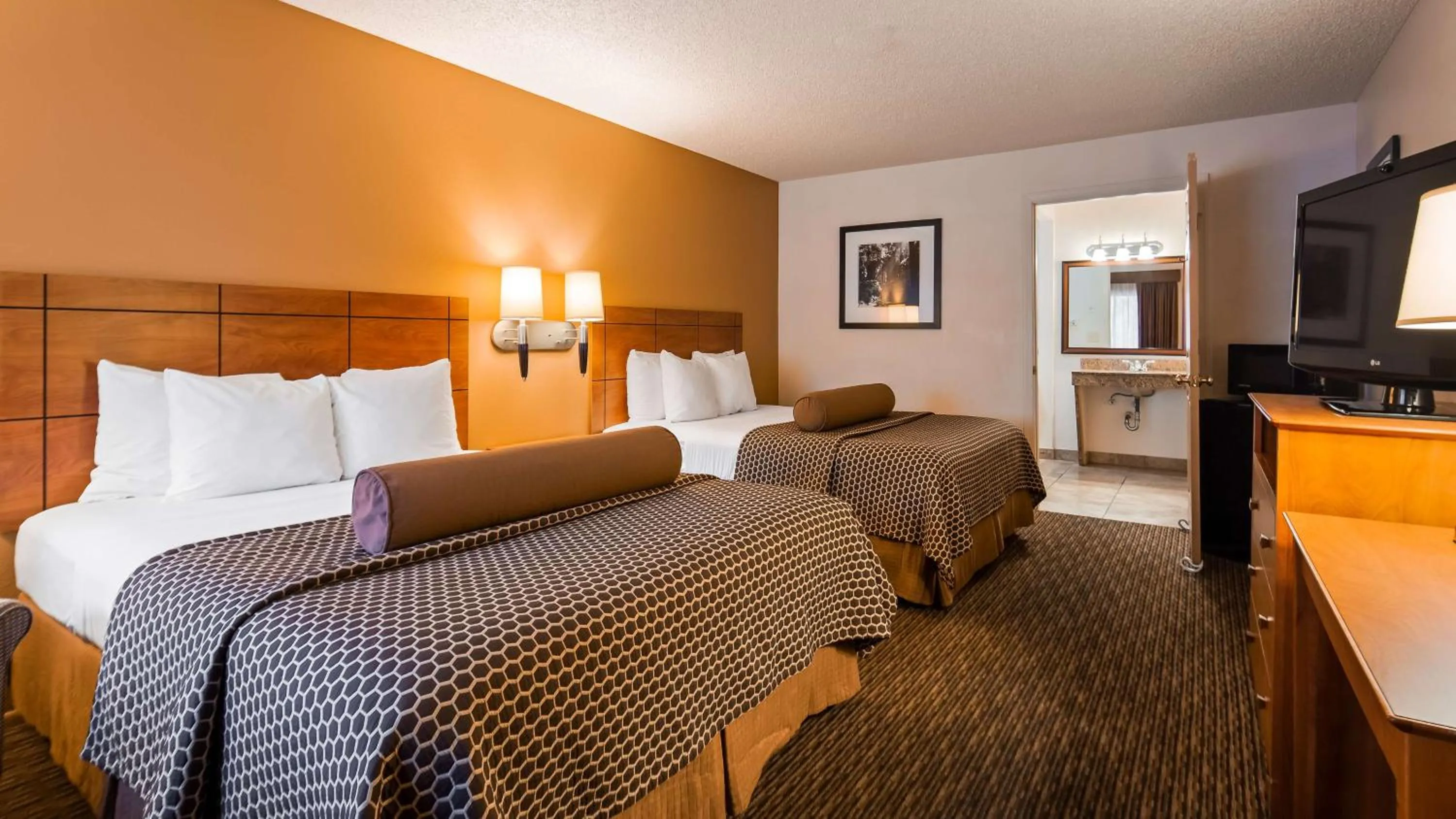 Photo of the whole room, Bed in Best Western Inn Of Pinetop