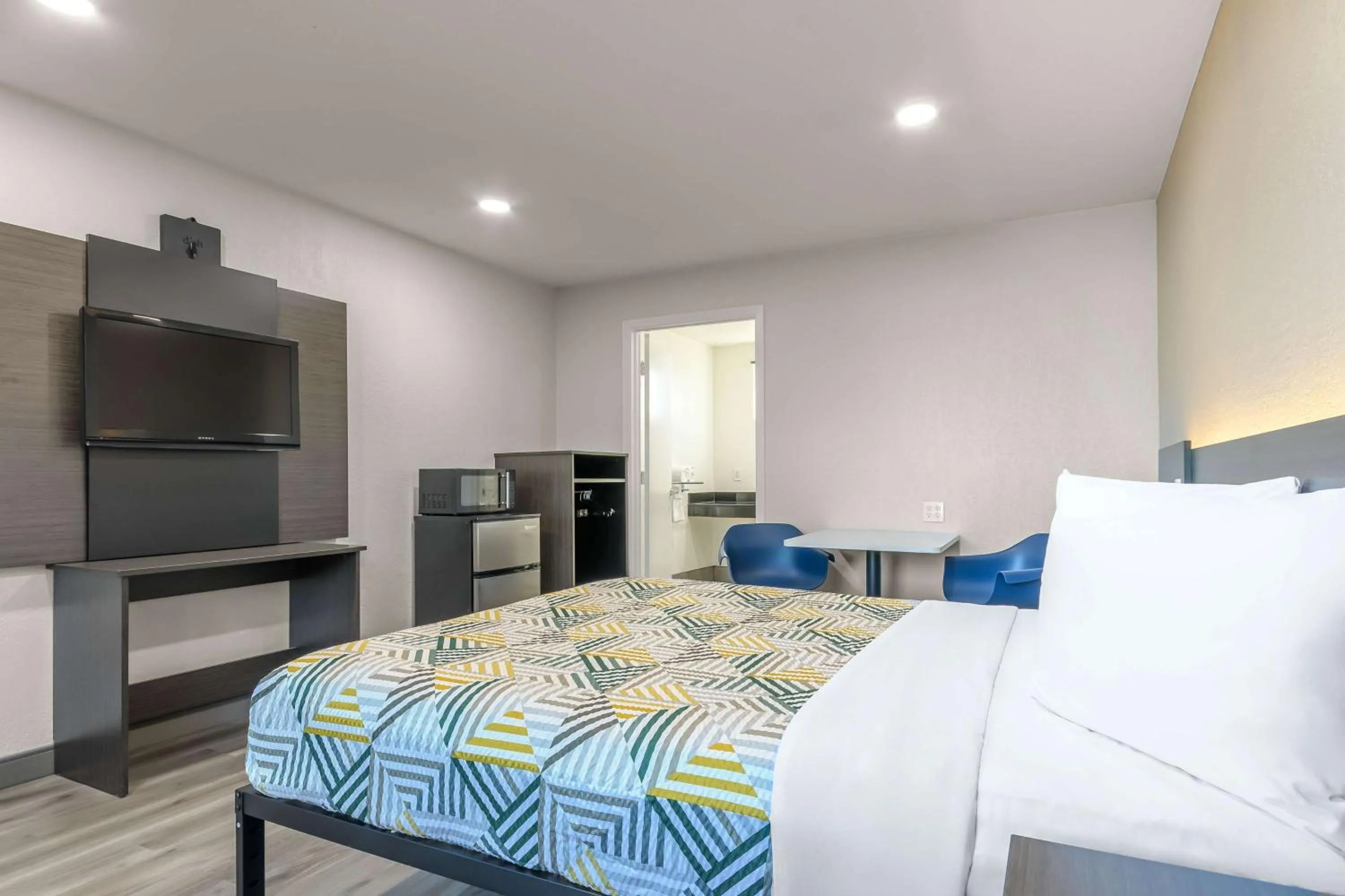 Bedroom, Bed in Motel 6-Willows, CA