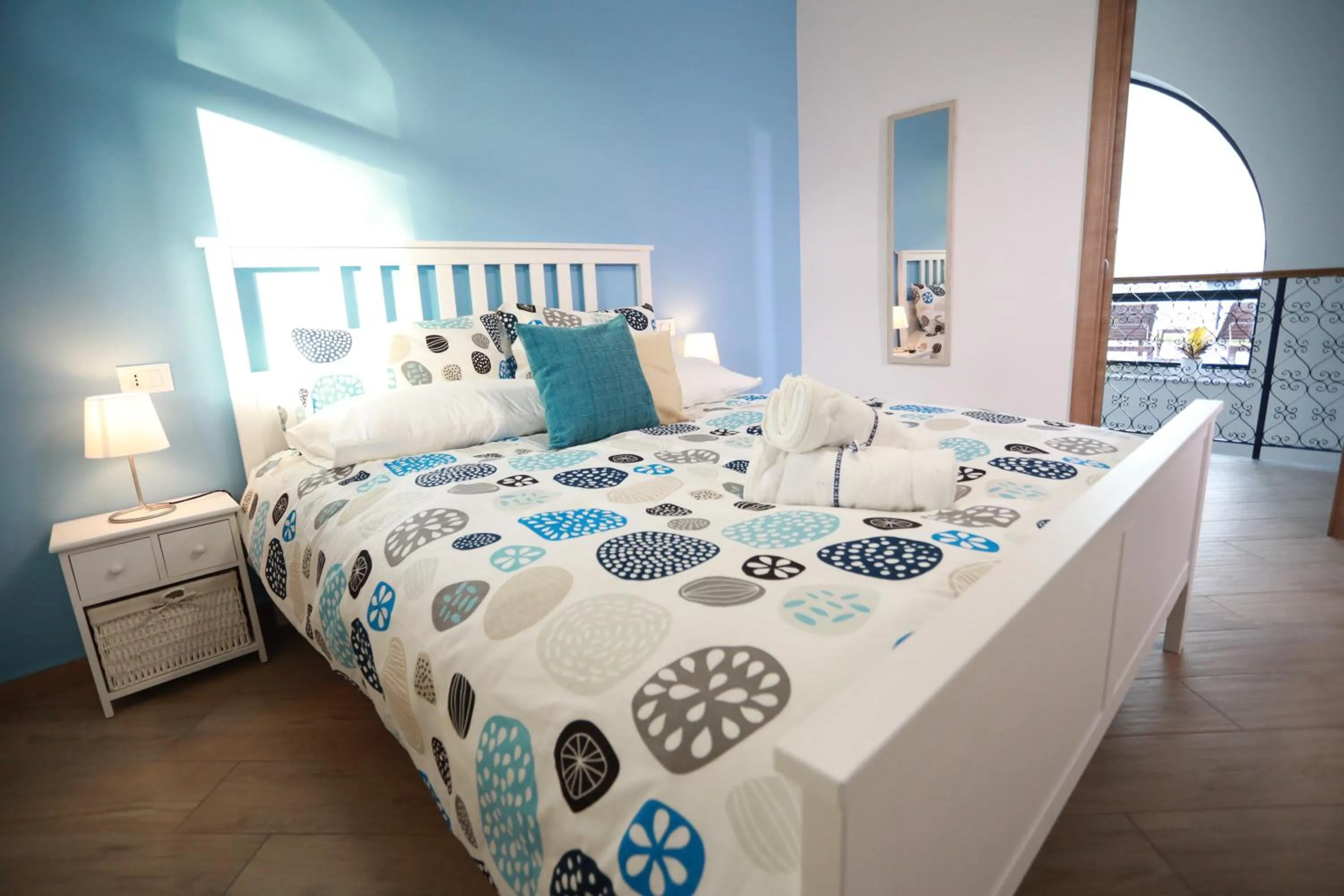 Bedroom in Gli archi sul mare