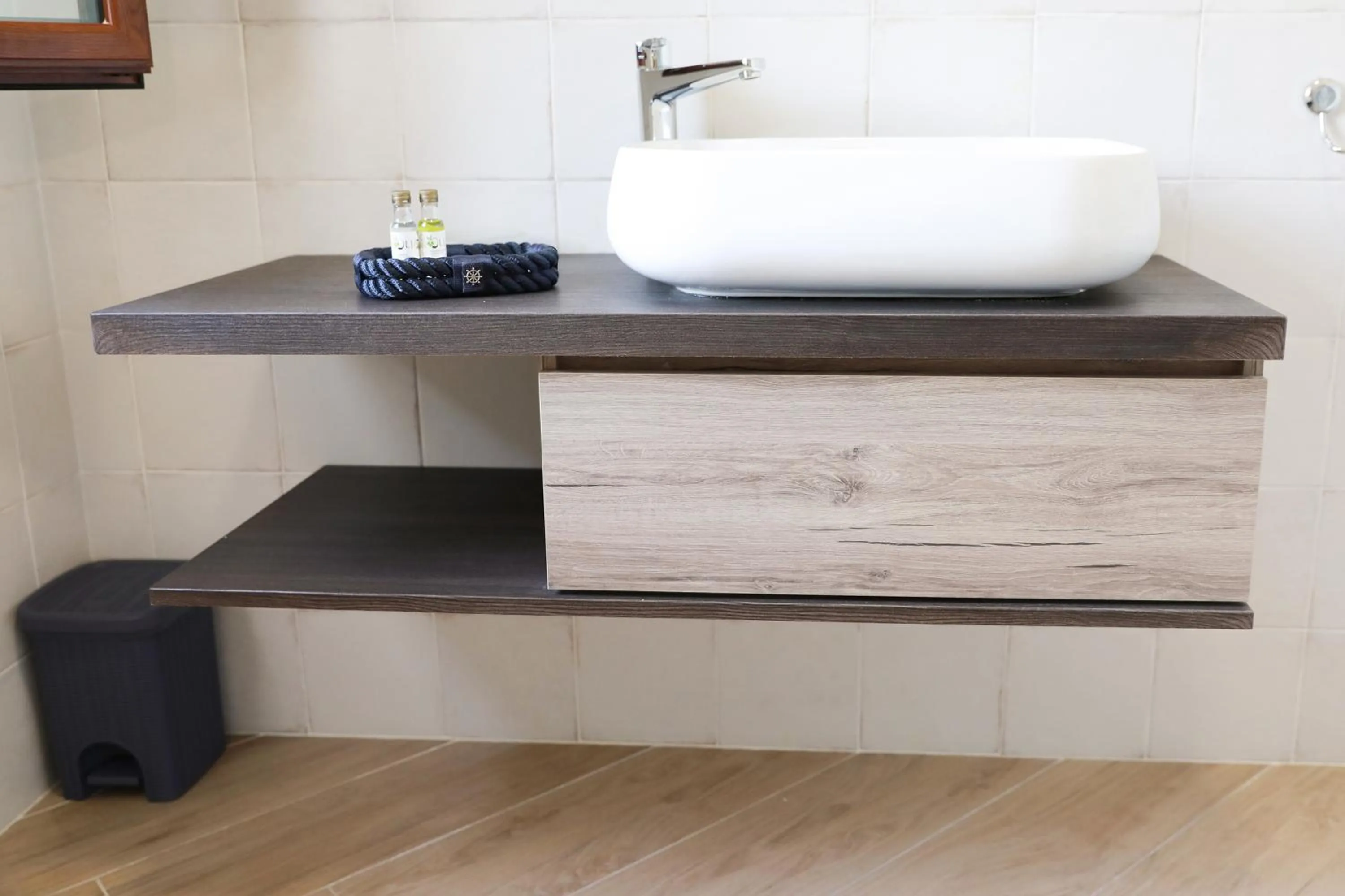 Bathroom in Gli archi sul mare