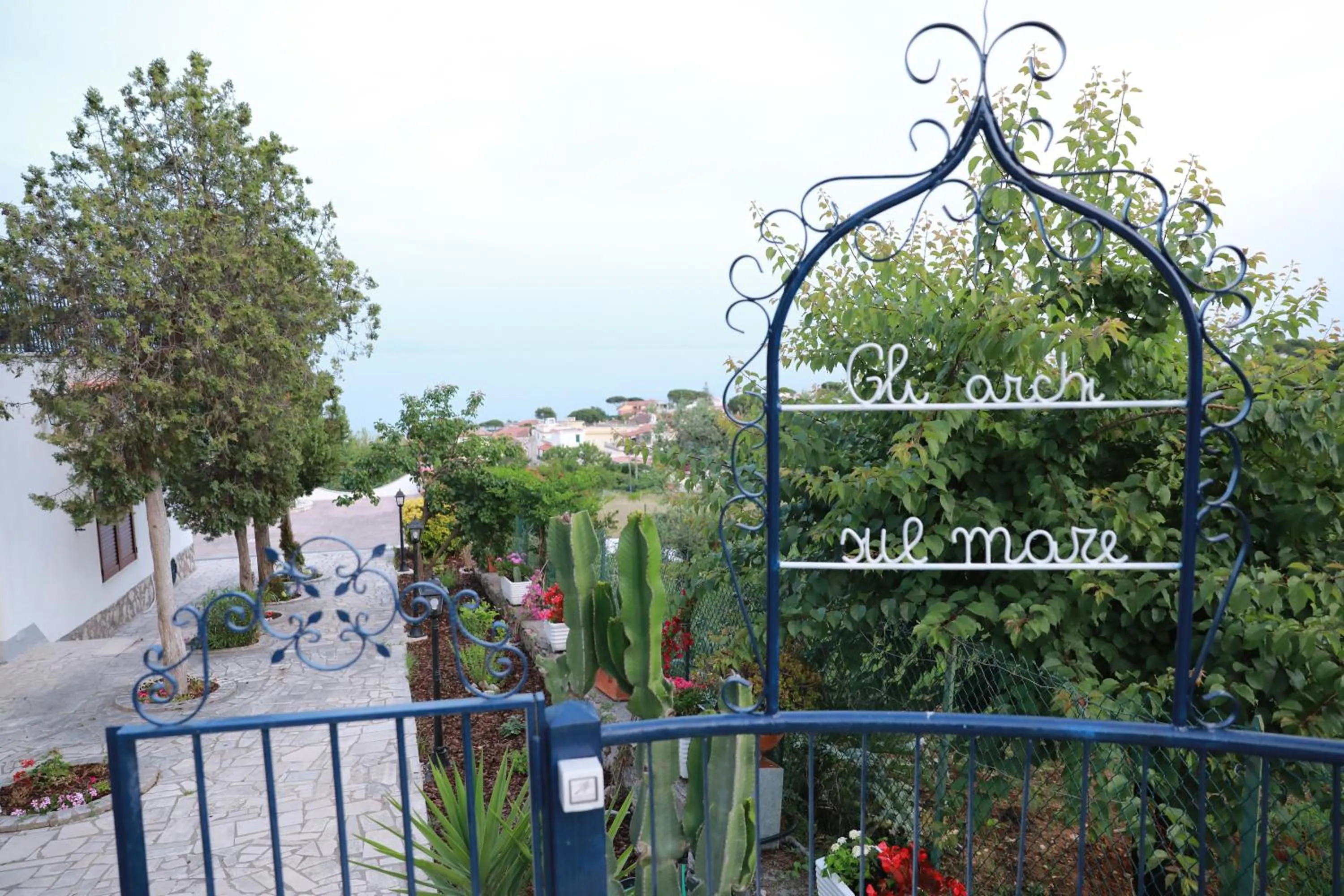 Property logo or sign in Gli archi sul mare