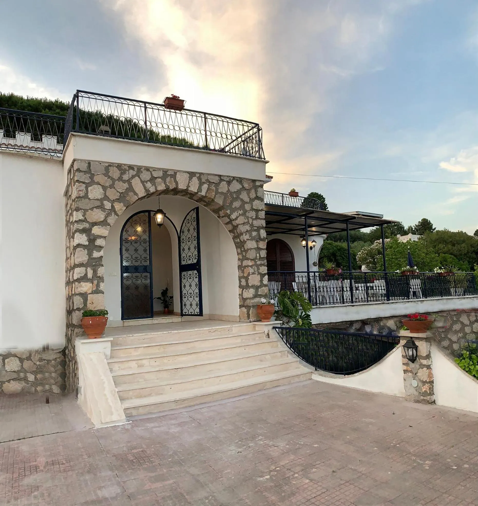 Facade/entrance in Gli archi sul mare