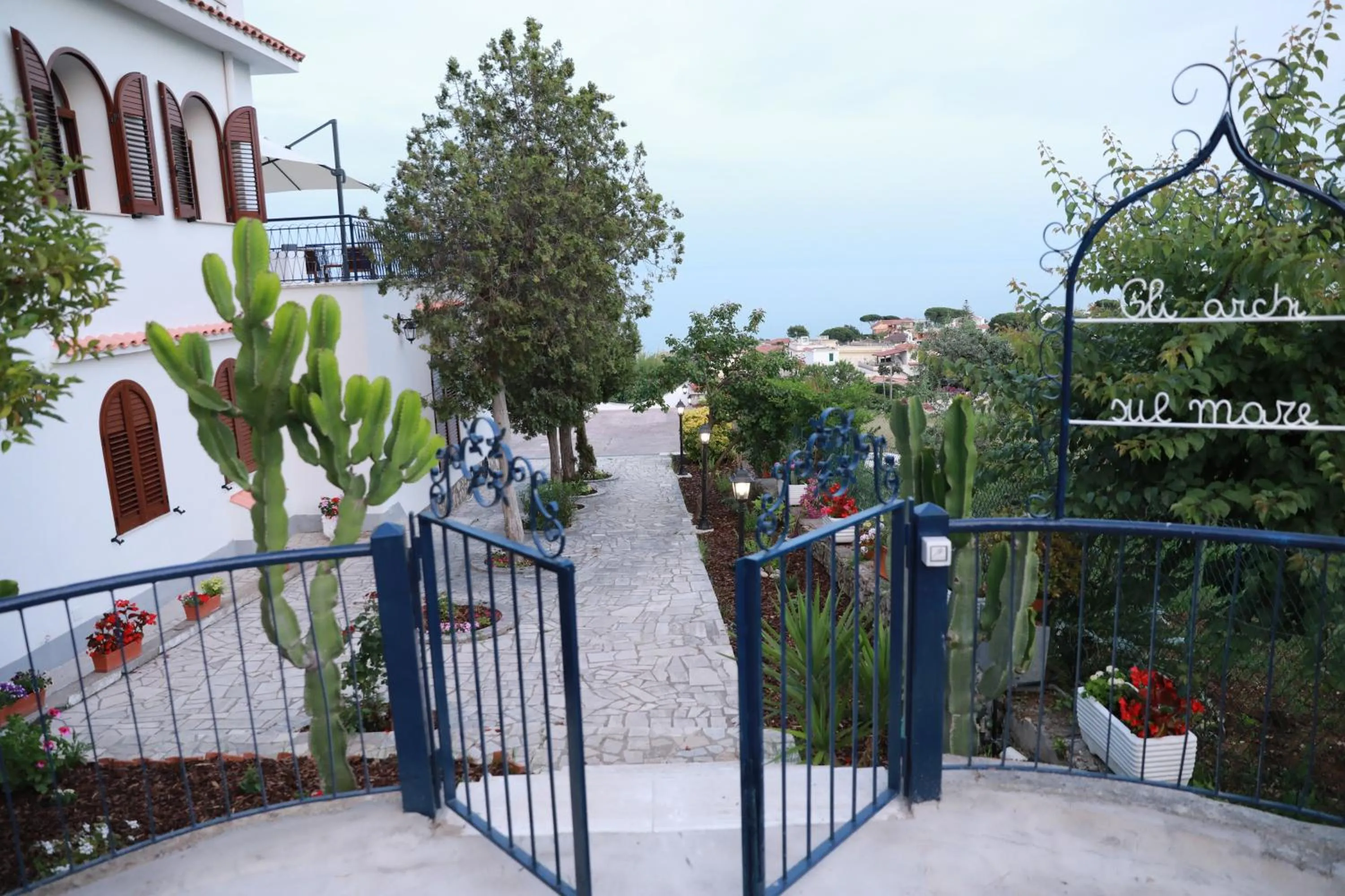 Facade/entrance in Gli archi sul mare