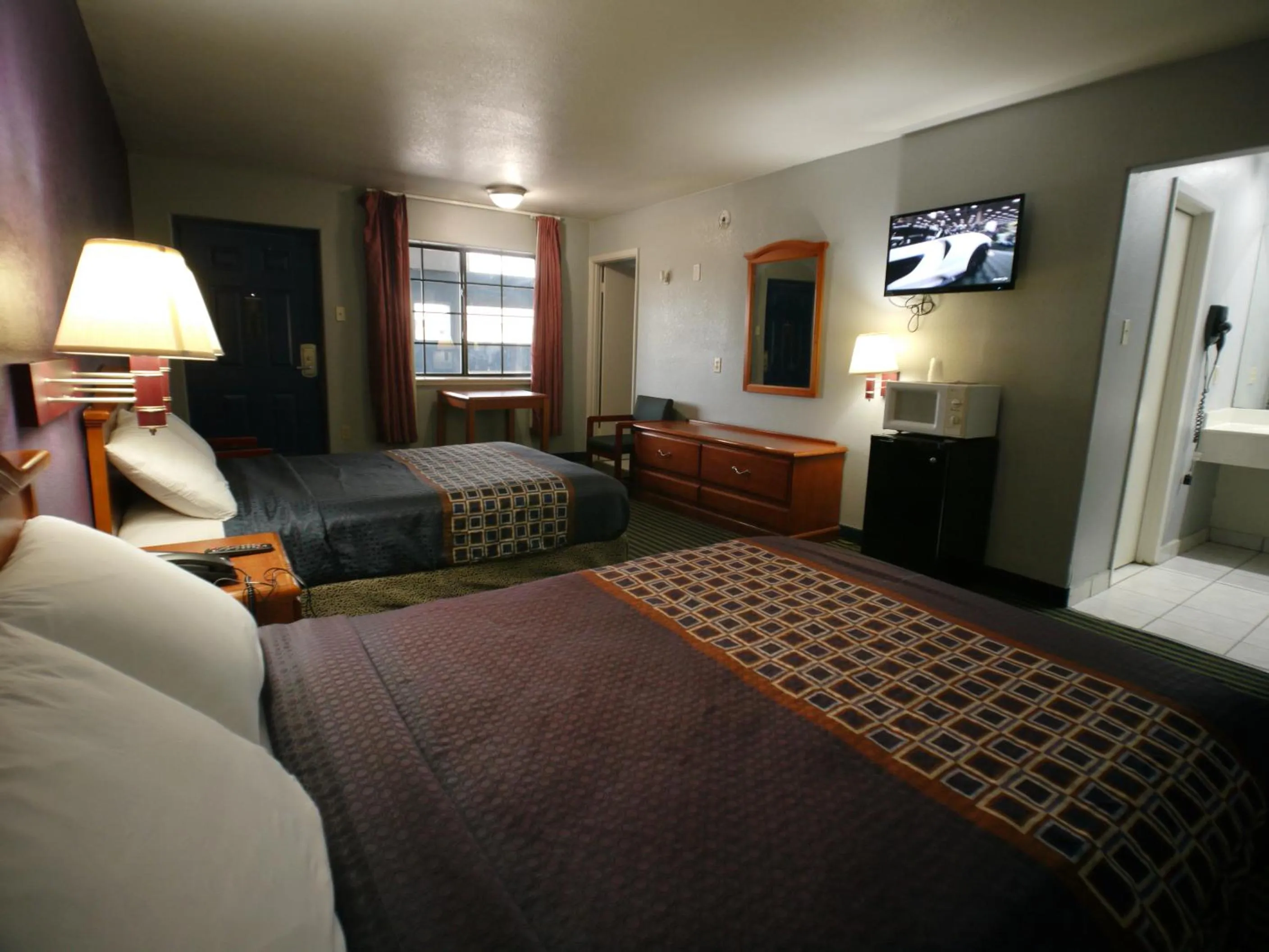 Bed in Texas Inn McAllen Airport