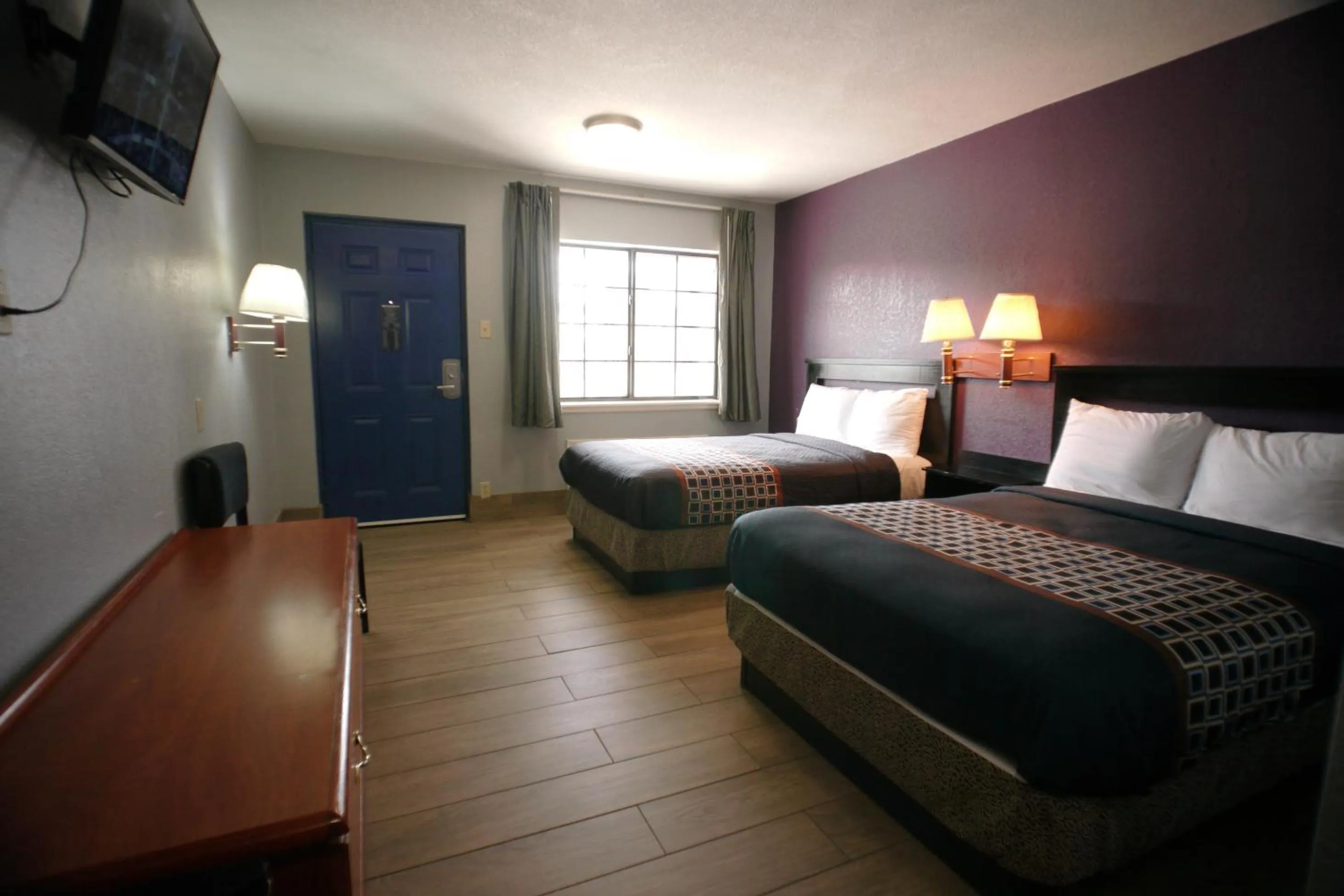 Bed in Texas Inn McAllen Airport