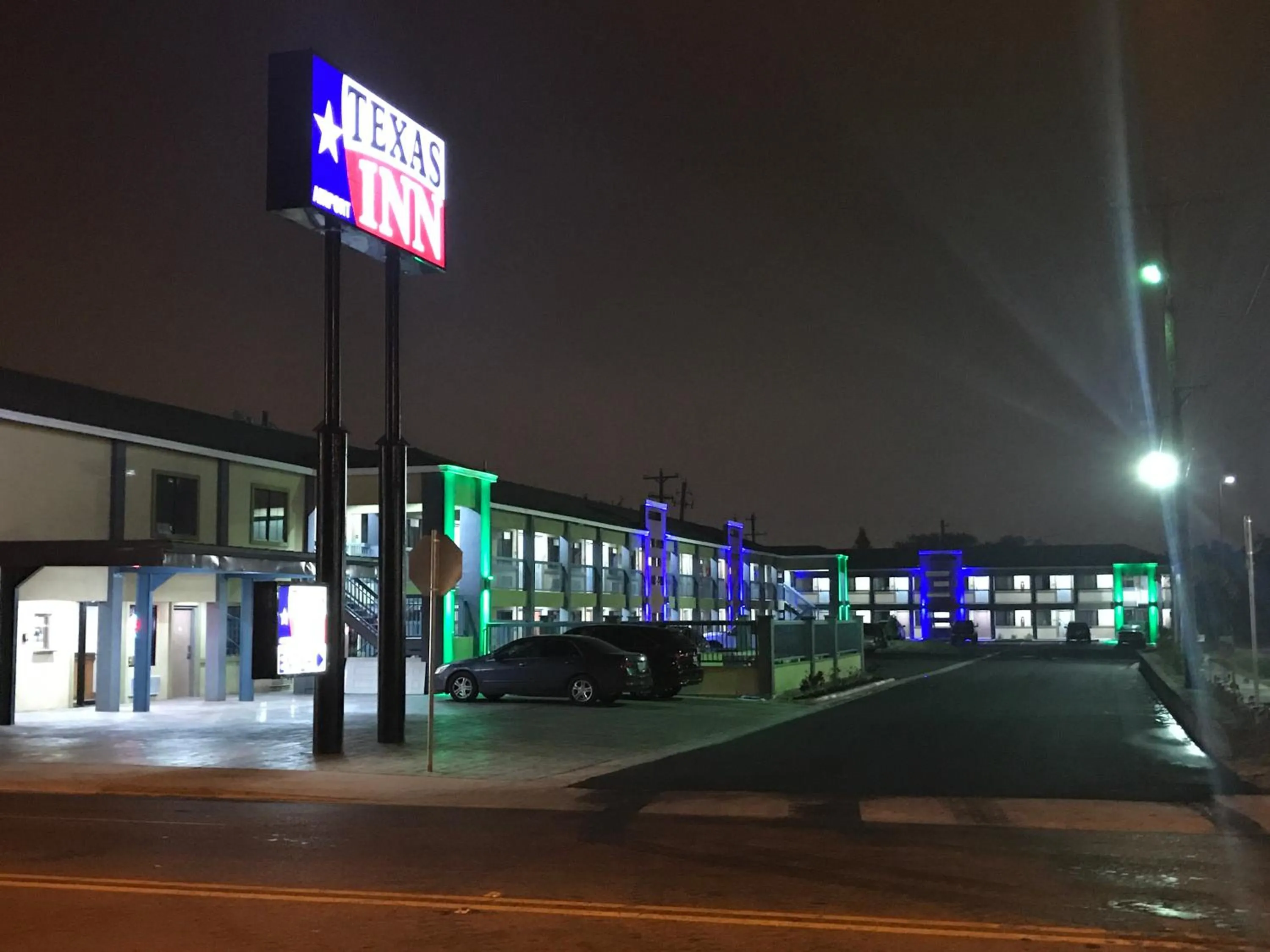Facade/entrance in Texas Inn McAllen Airport