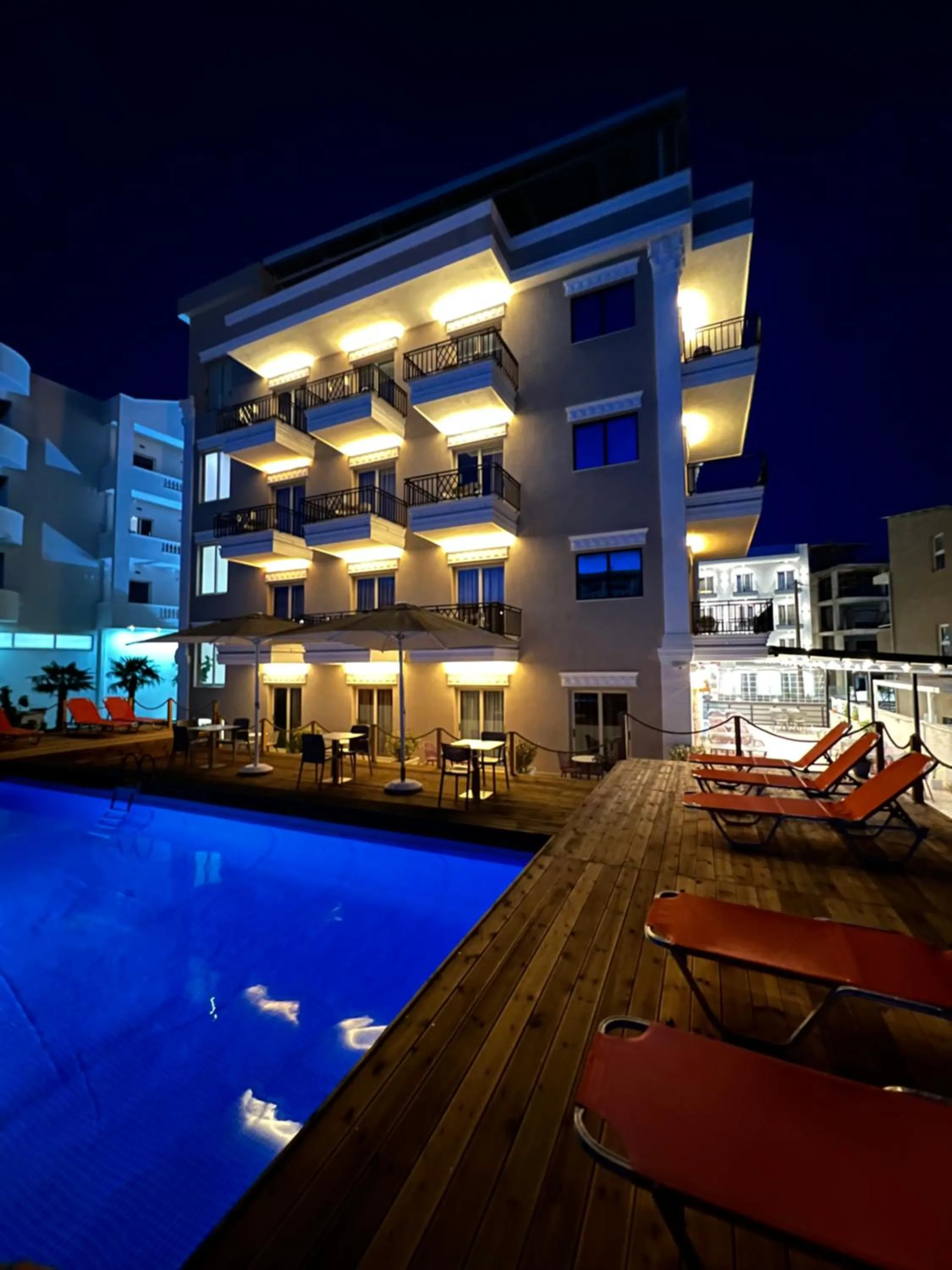 Swimming pool in CLASS Hotel