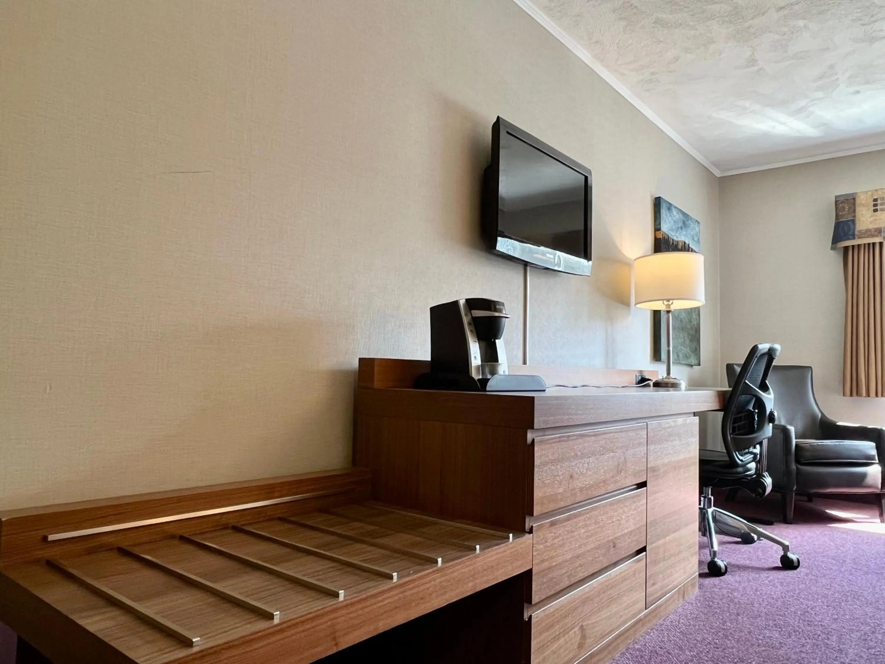 TV and multimedia in Atlantic Host Hotel, Trademark Collection by Wyndham