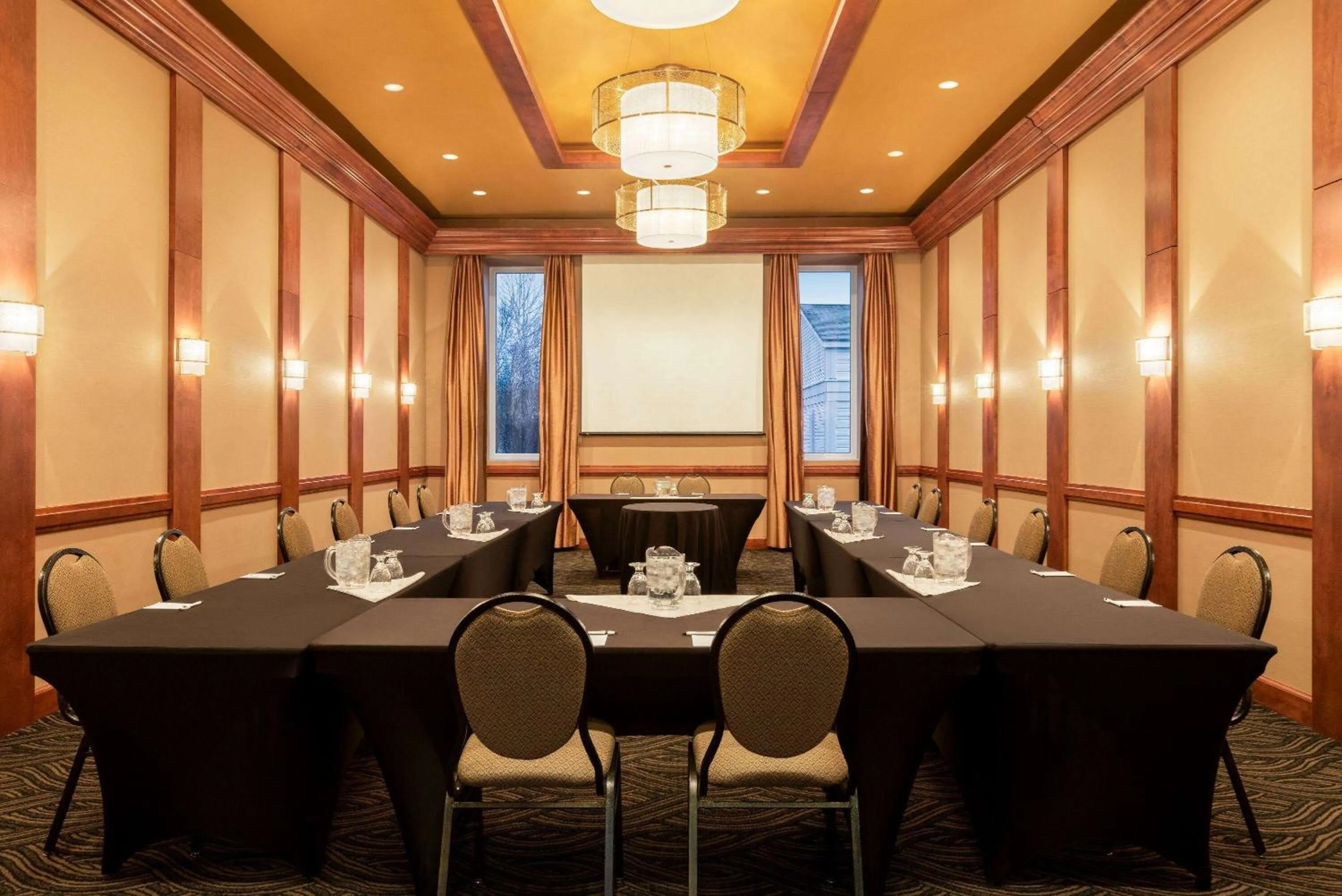 Meeting/conference room in Atlantic Host Hotel, Trademark Collection by Wyndham