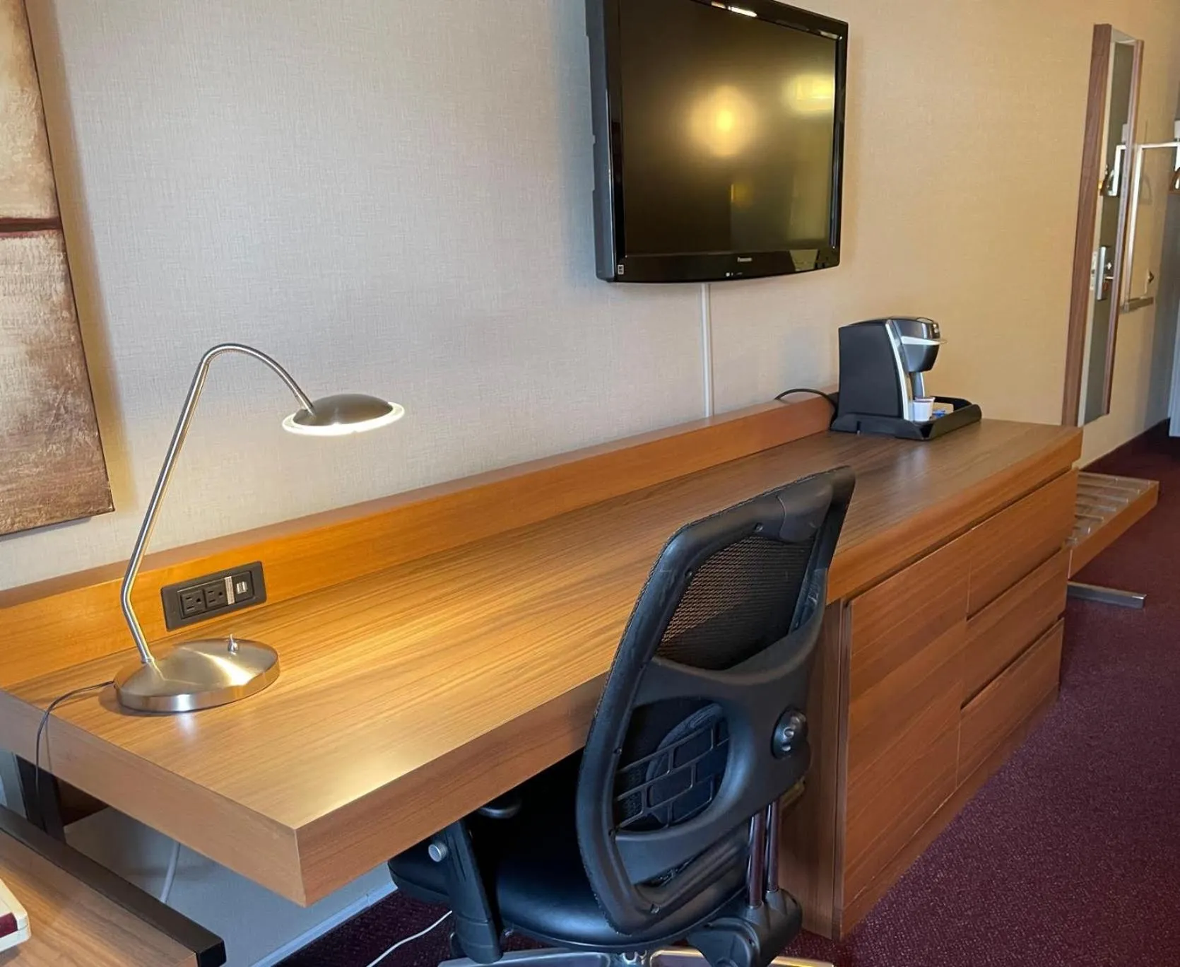 hair dresser in Atlantic Host Hotel, Trademark Collection by Wyndham