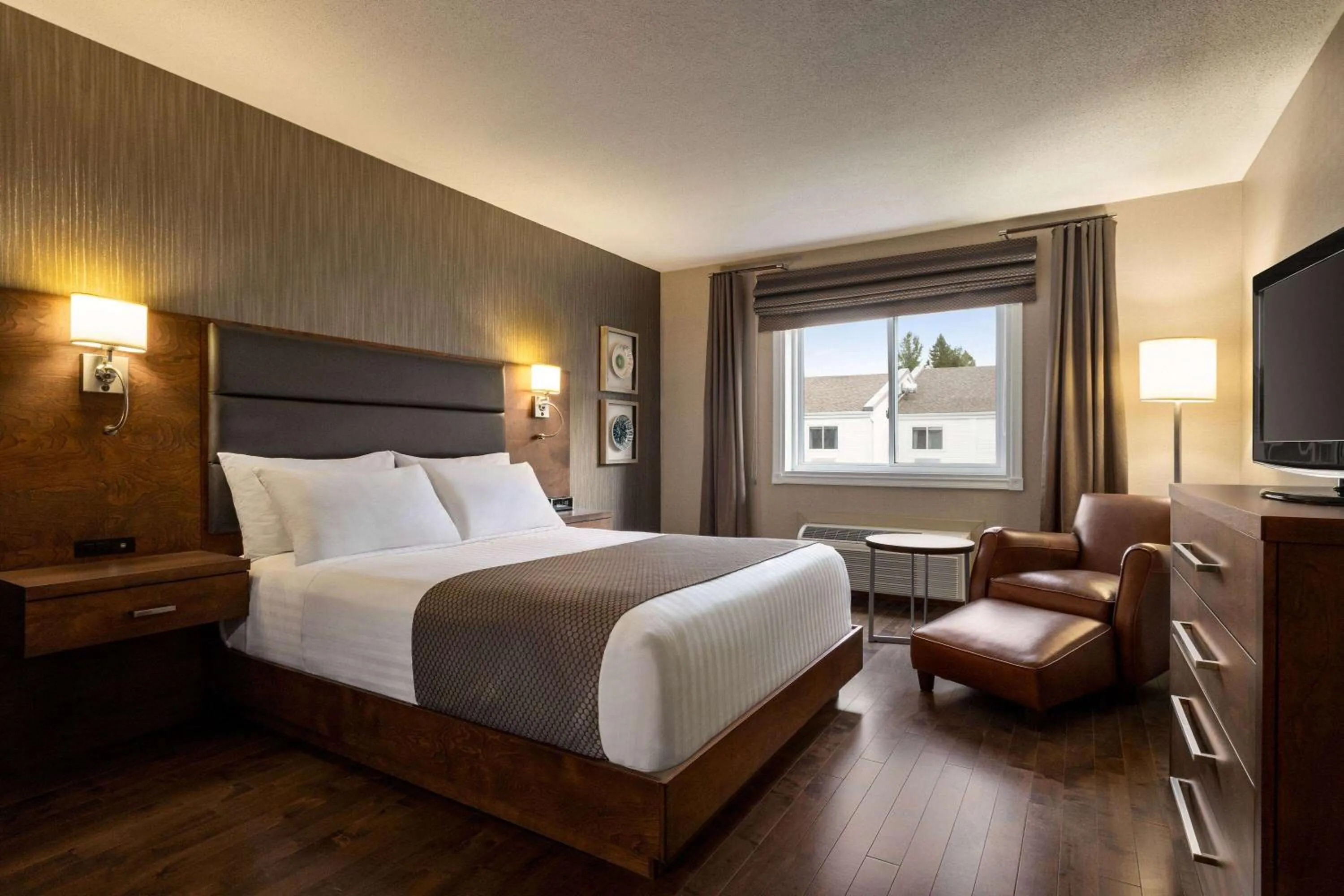 Photo of the whole room, Bed in Atlantic Host Hotel, Trademark Collection by Wyndham