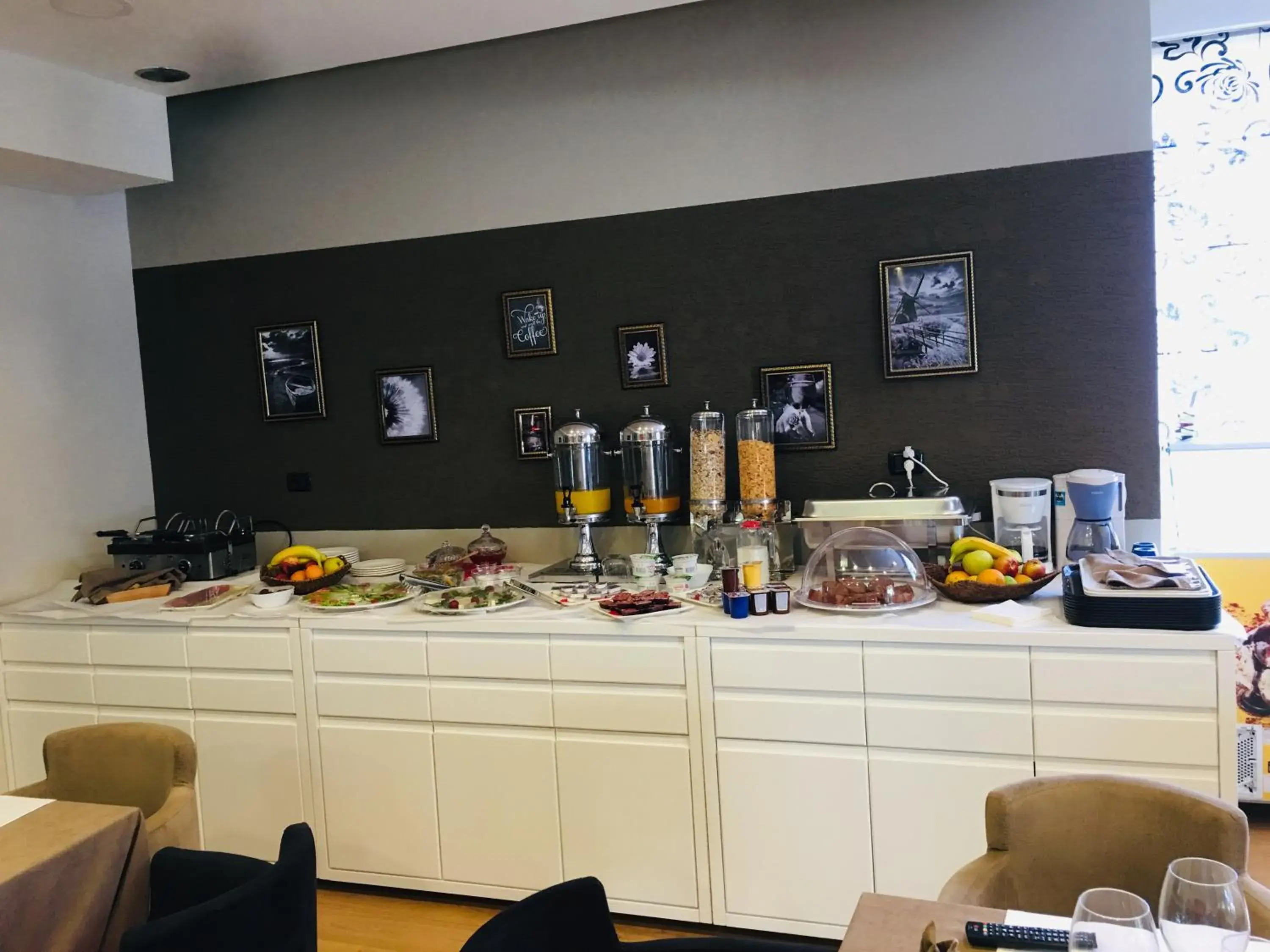 Budget Double Room in Hotel Ramo Saranda Budget Double Room in Hotel Ramo Saranda