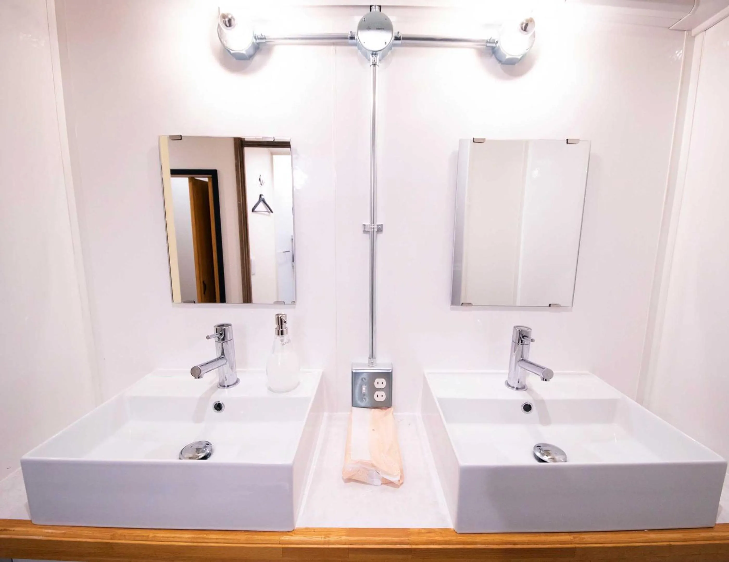 Bathroom in tune Hostel（ツネホステル館山）