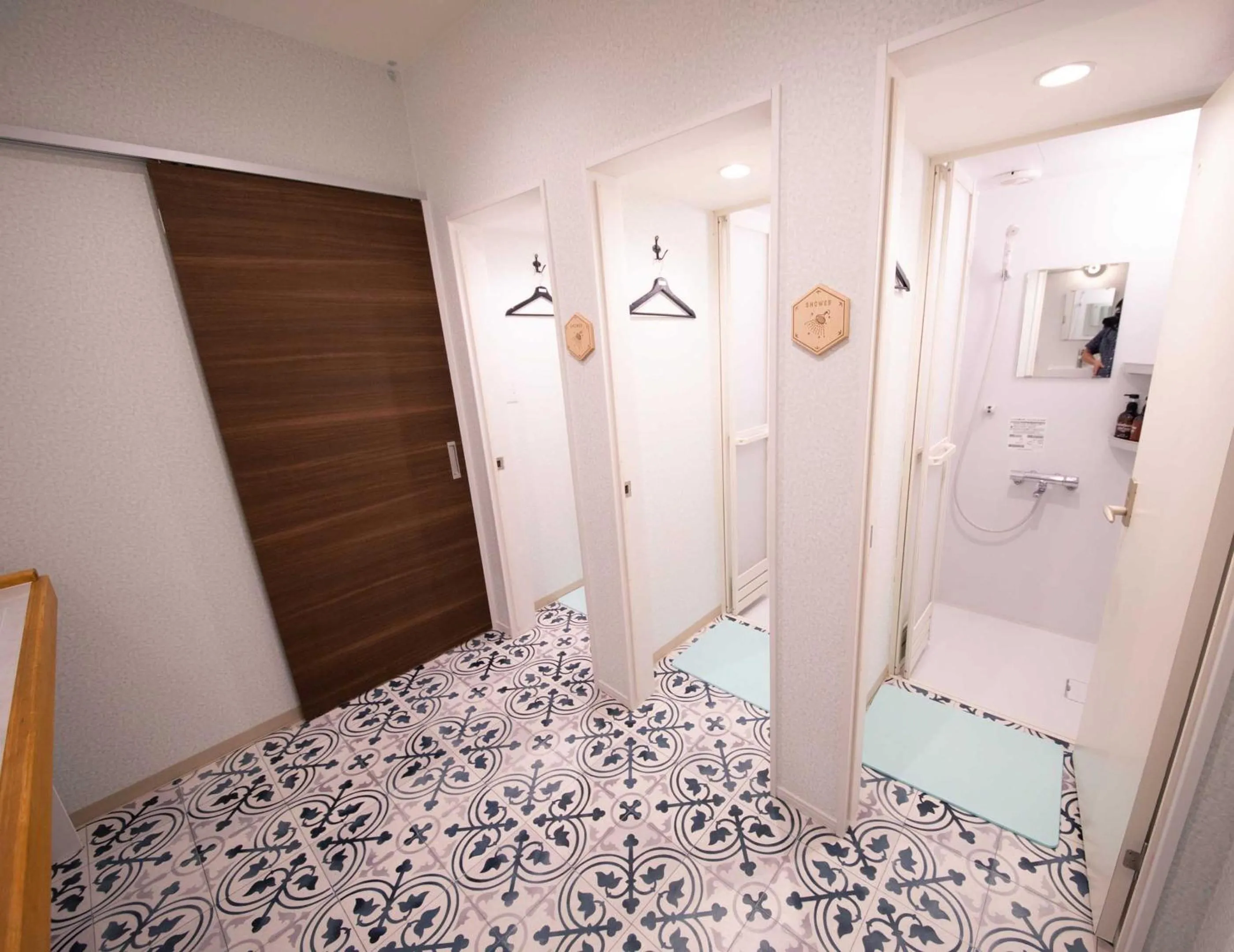 Shower in tune Hostel（ツネホステル館山）