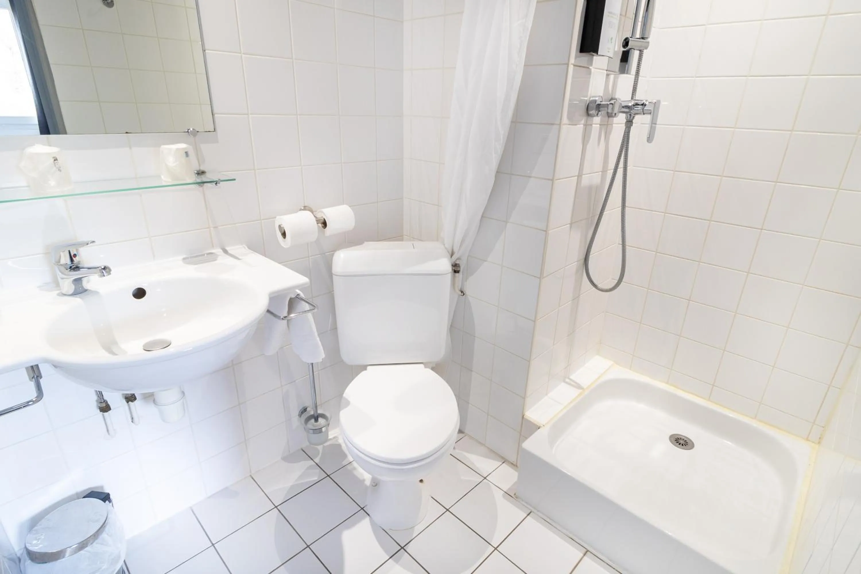 Shower in Kyriad Direct Auxerre - Appoigny