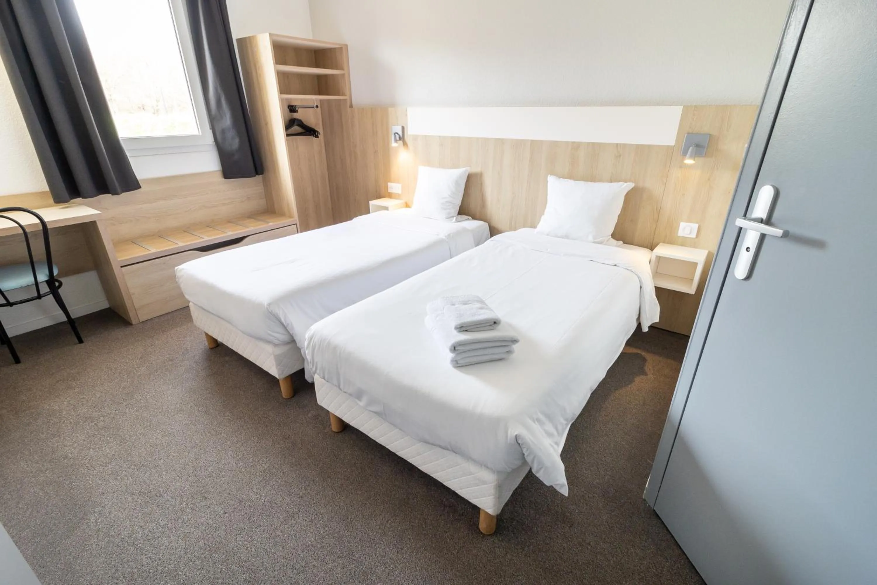 Bed in Kyriad Direct Auxerre - Appoigny