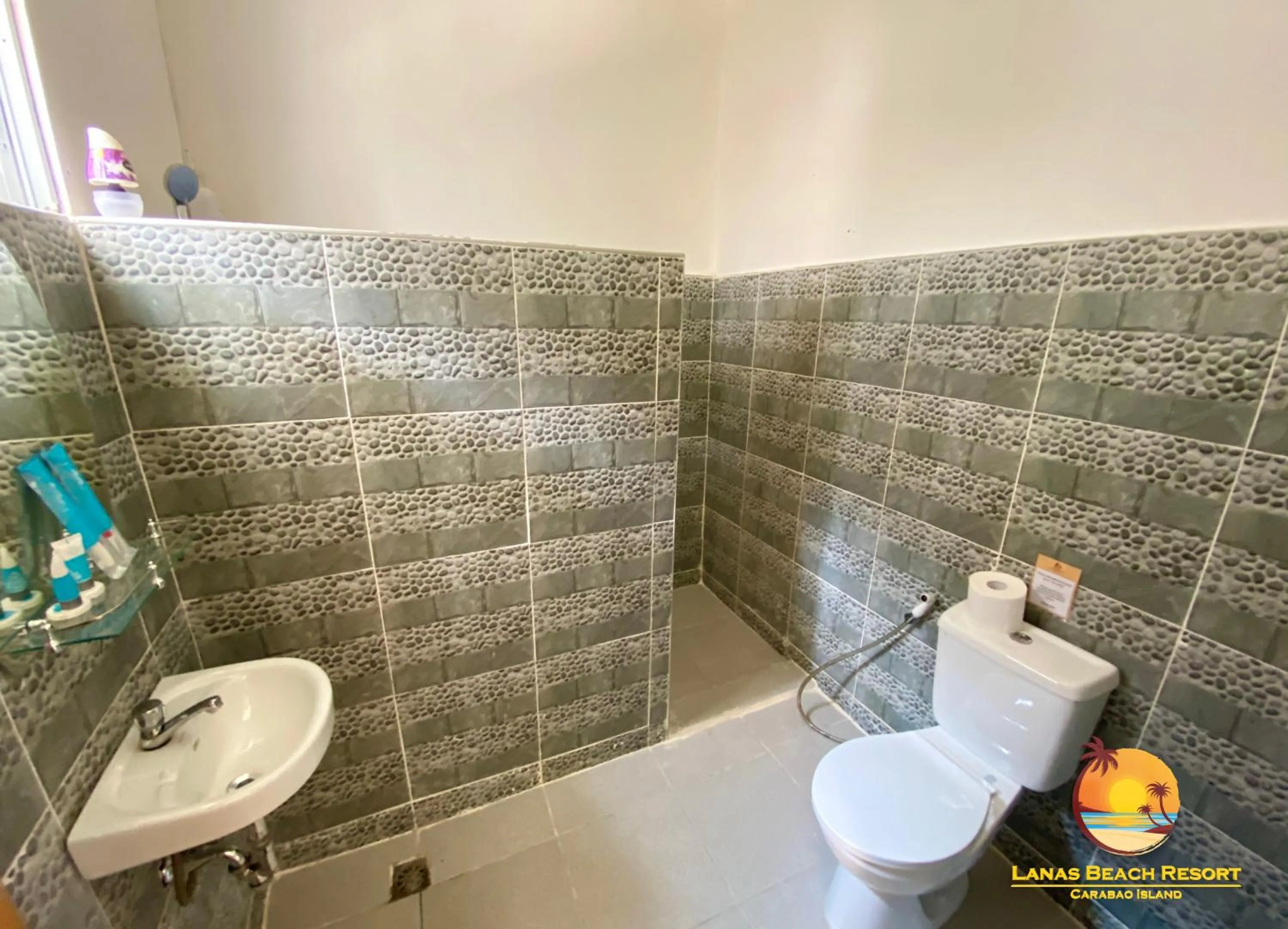 Bathroom in Lanas Beach Resort Carabao Island