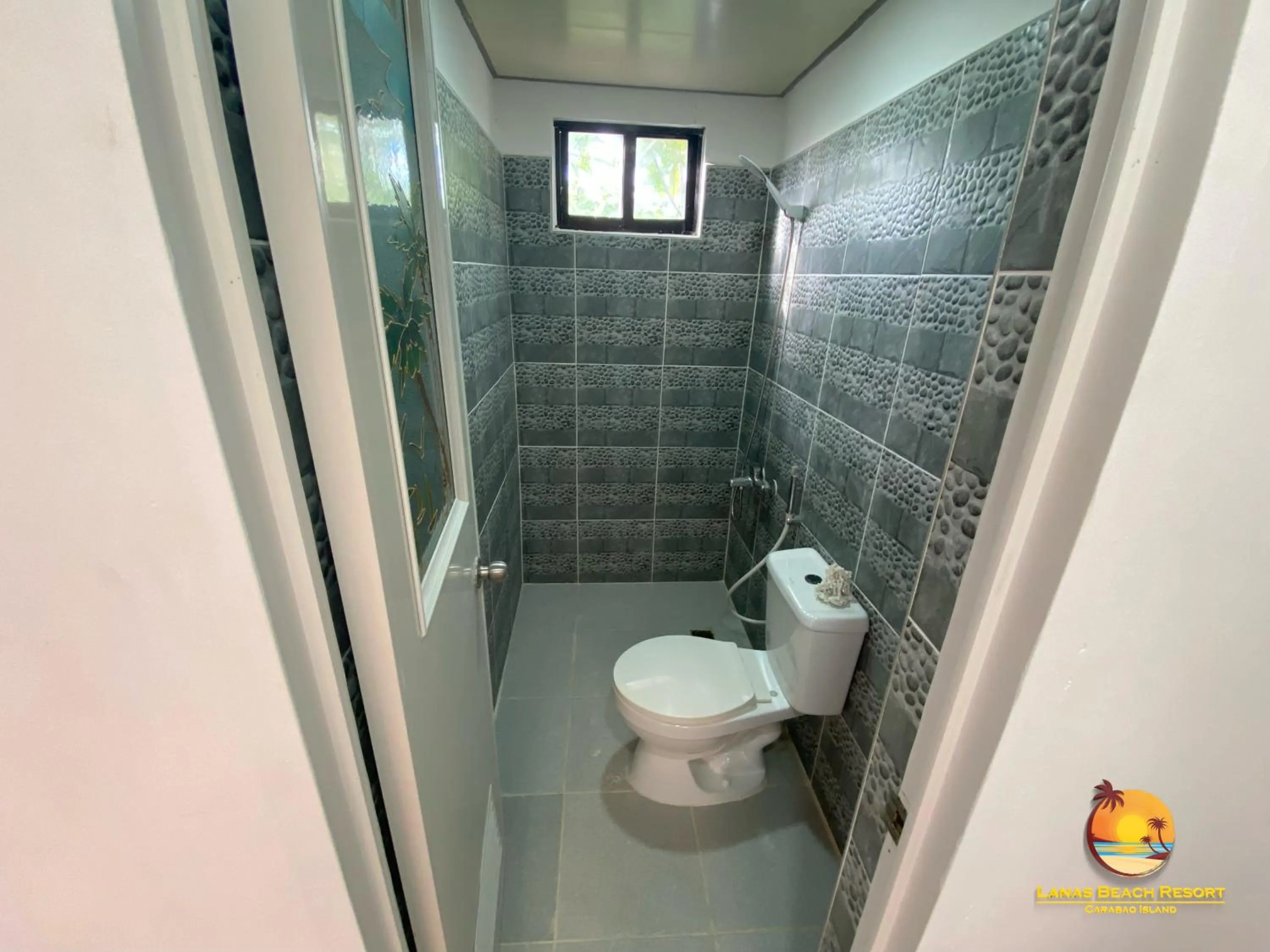 Bathroom in Lanas Beach Resort Carabao Island