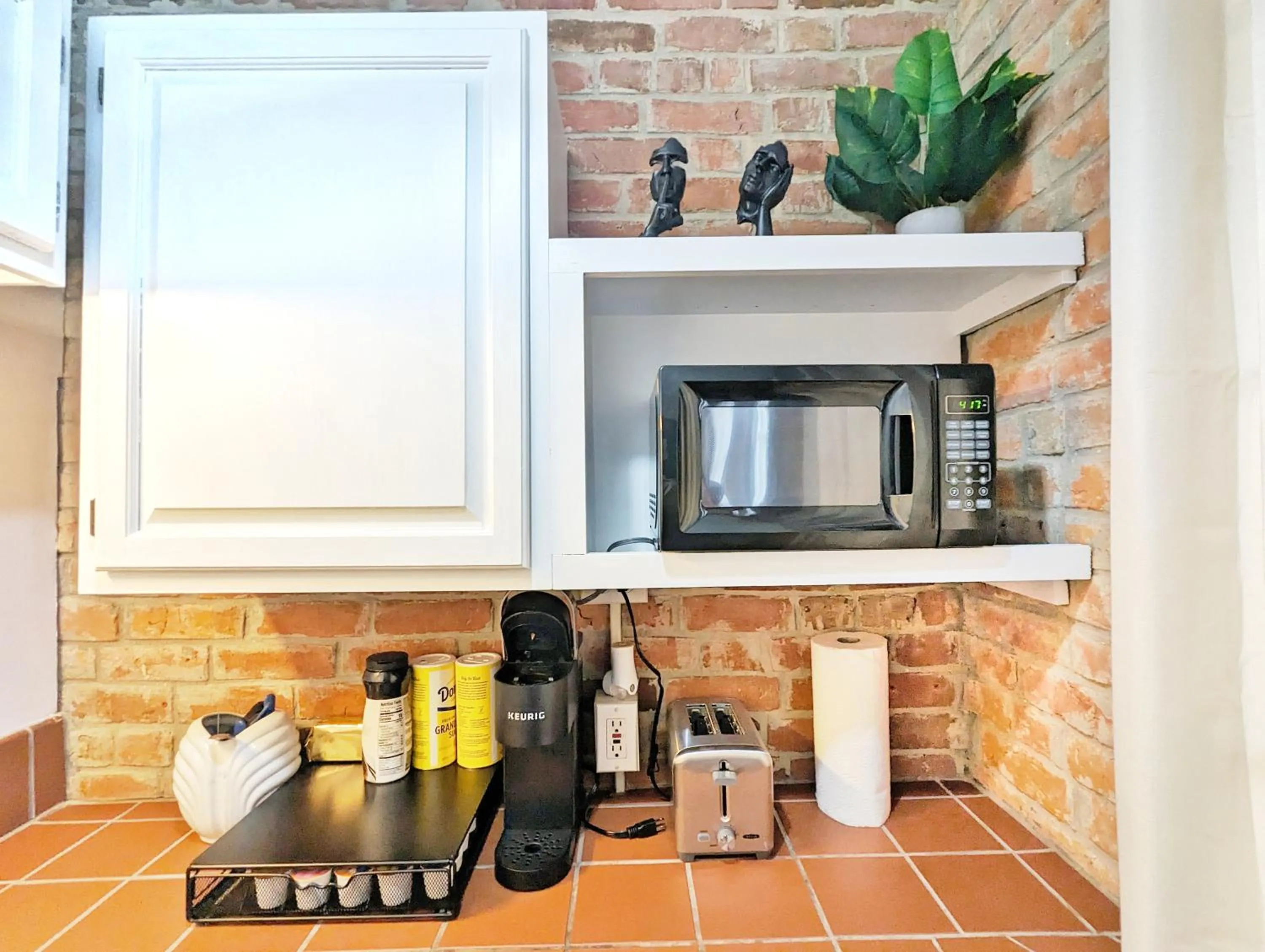 Kitchen or kitchenette in Bon Maison Guest House