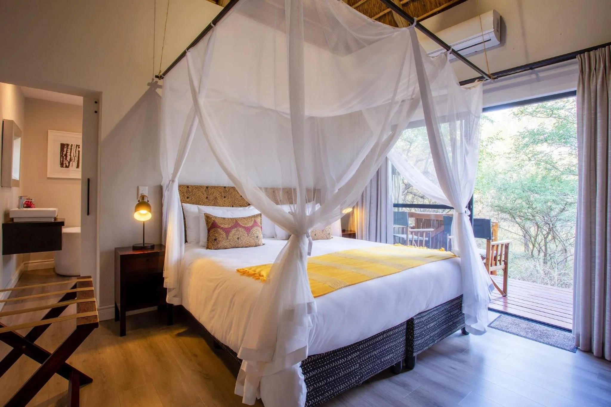 Bed in Moya Safari Villa