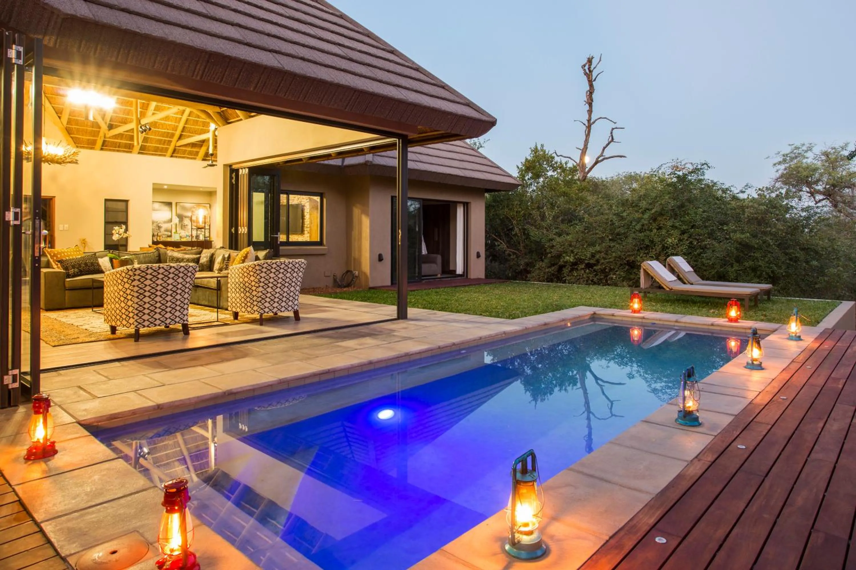 Swimming pool in Moya Safari Villa